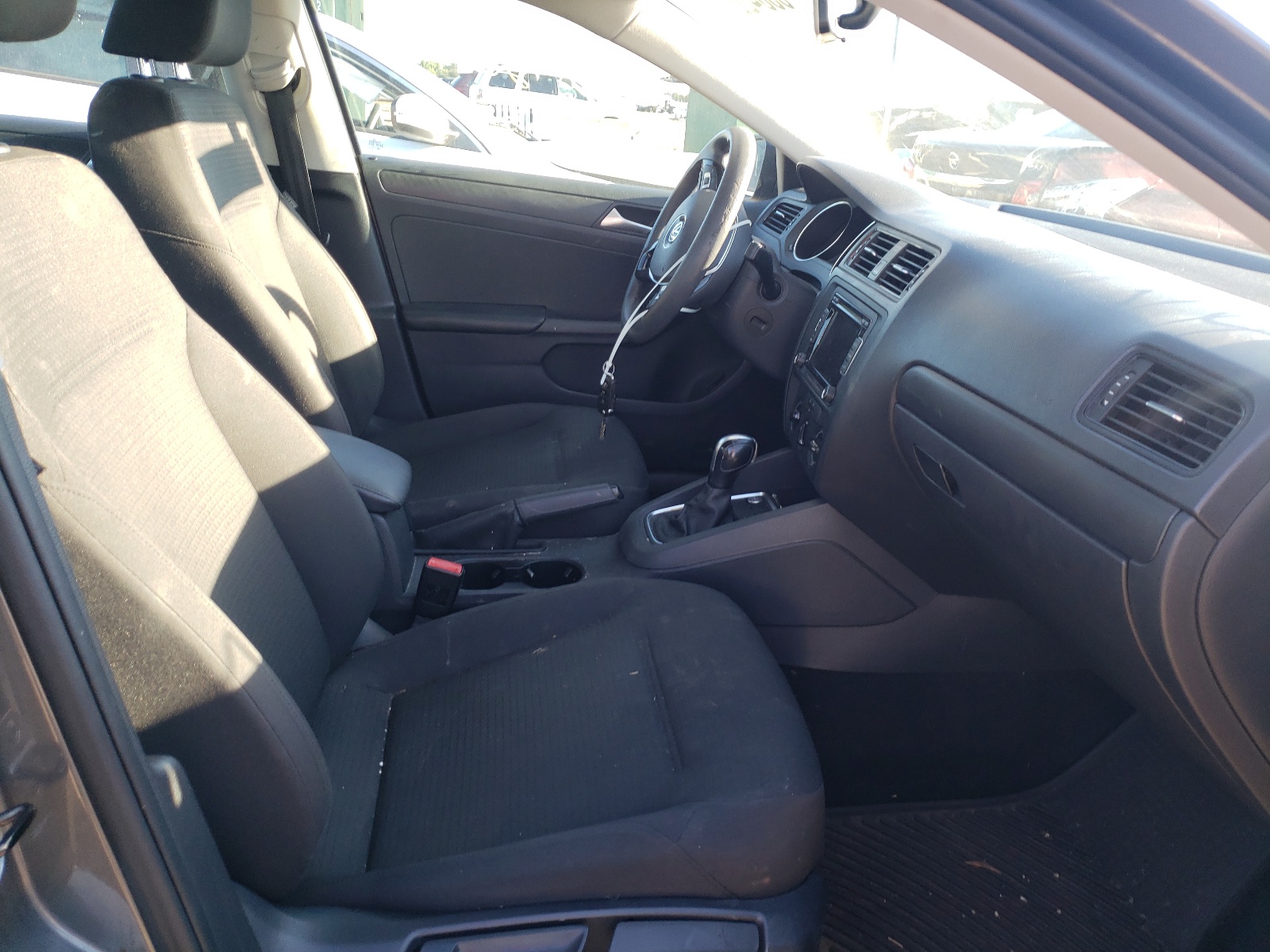 Photo 5 from auction – 2015 VOLKSWAGEN JETTA BASE with VIN 3VW2K7AJ6FM351209