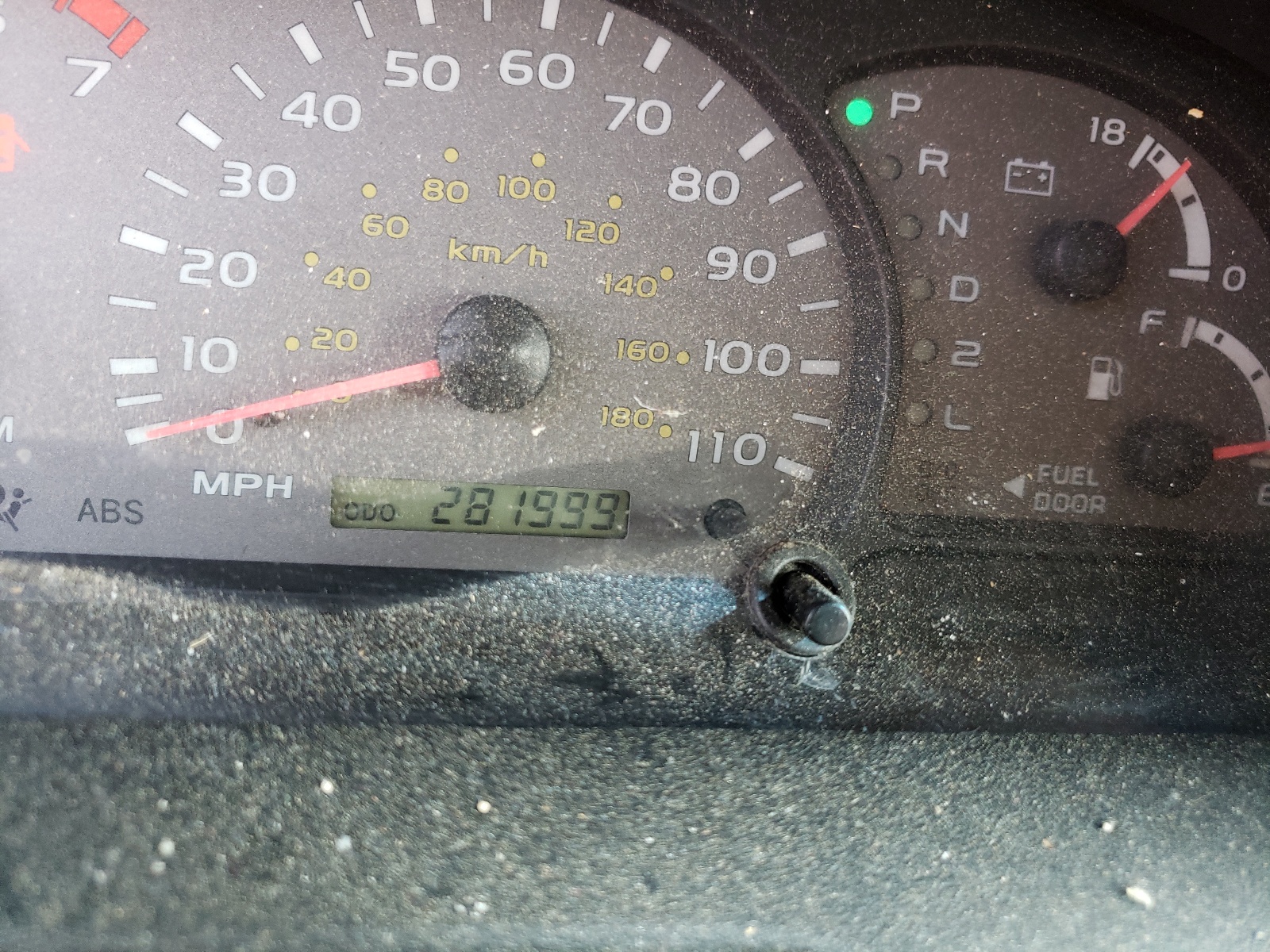 Photo 8 from auction – 2004 TOYOTA SEQUOIA LI with VIN 5TDBT48A44S224346