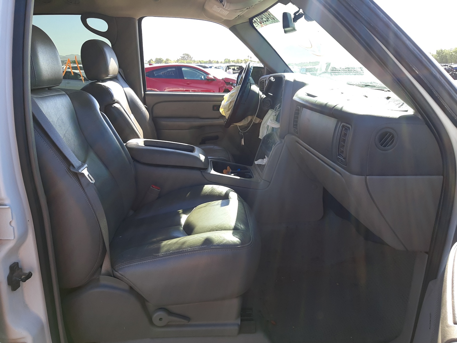 Photo 5 from auction – 2004 GMC YUKON with VIN 1GKEK13Z04J142532