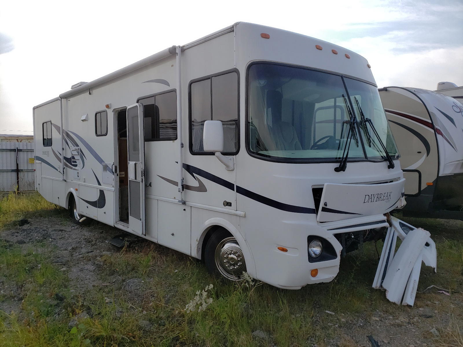 DAMO DAYBREAK 2005 with VIN 5B4LP57G543394646 - Photo from auction