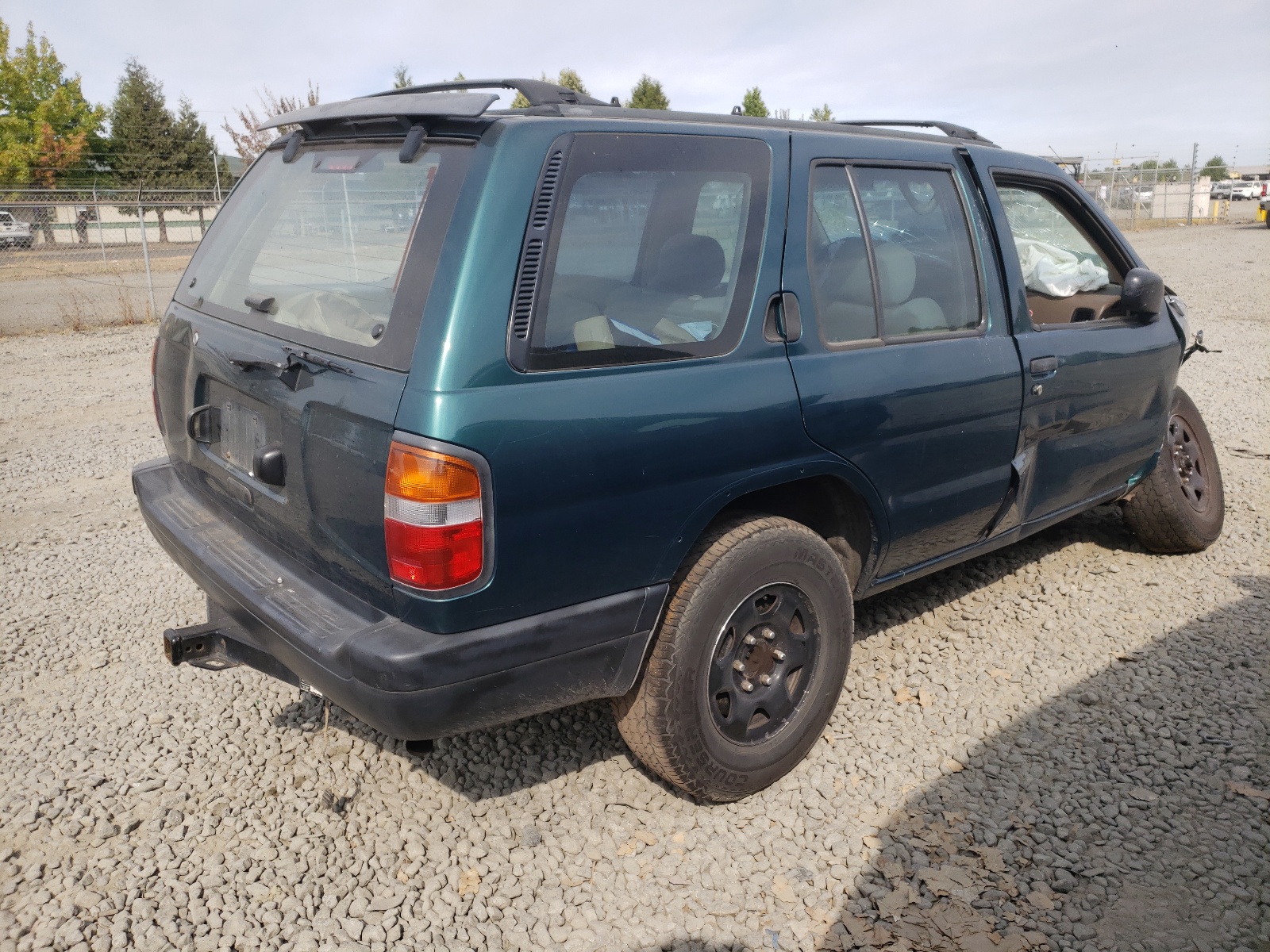 Photo 4 from auction – 1997 NISSAN PATHFINDER with VIN JN8AR05Y7VW160202