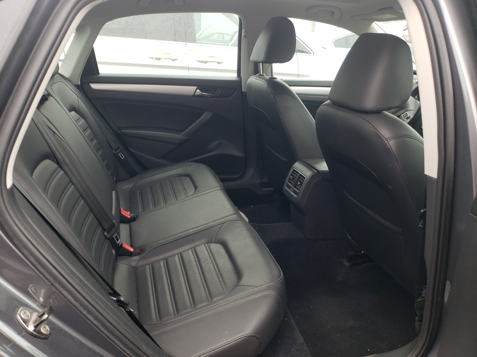 Photo 6 from auction – 2013 VOLKSWAGEN PASSAT SE with VIN 1VWBM7A36DC009656