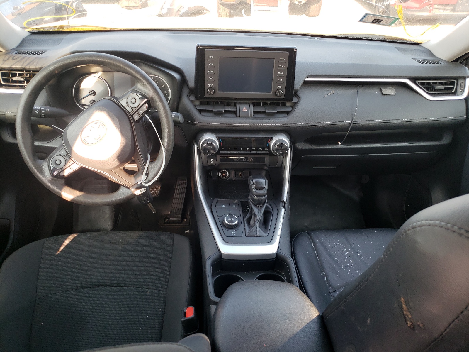 Photo 9 from auction – 2019 TOYOTA RAV4 LE with VIN 2T3LWRFV6KW016687