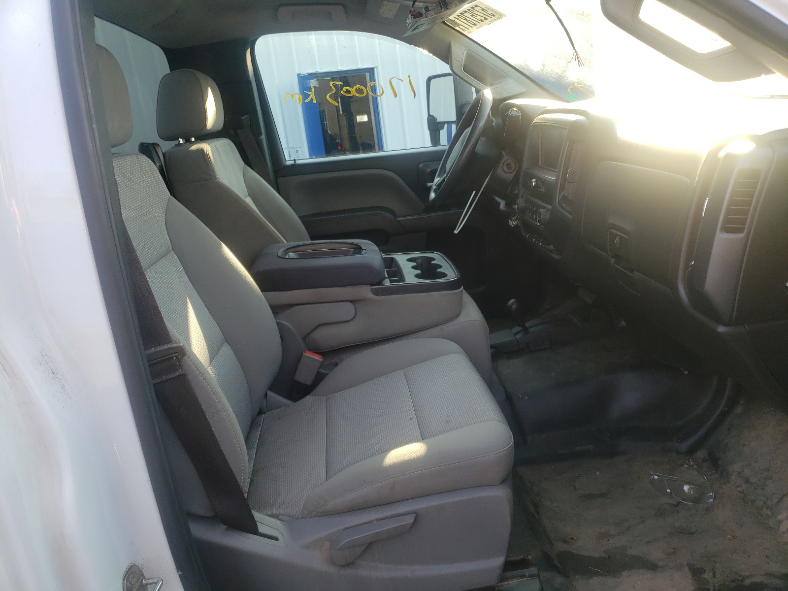 Photo 9 from auction – 2017 CHEVROLET SILVERADO with VIN 1GC3KYCG6HZ343773