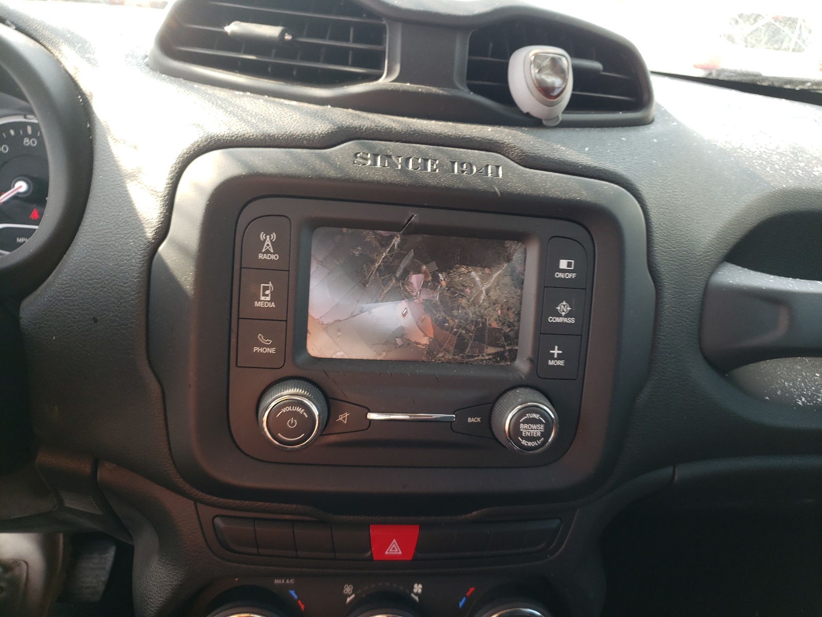 Photo 9 from auction – 2015 JEEP RENEGADE L with VIN ZACCJBBT1FPC39511