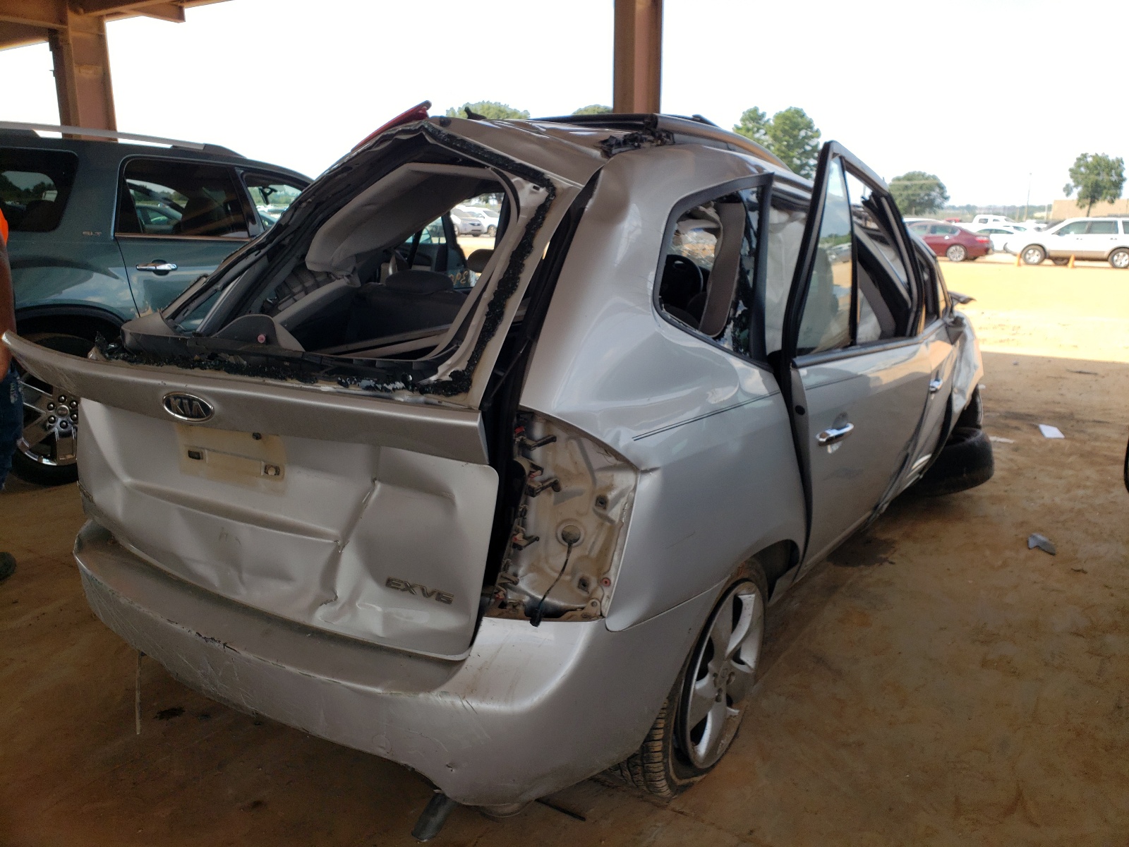 Photo 4 from auction – 2008 KIA RONDO LX with VIN KNAFG526987191373