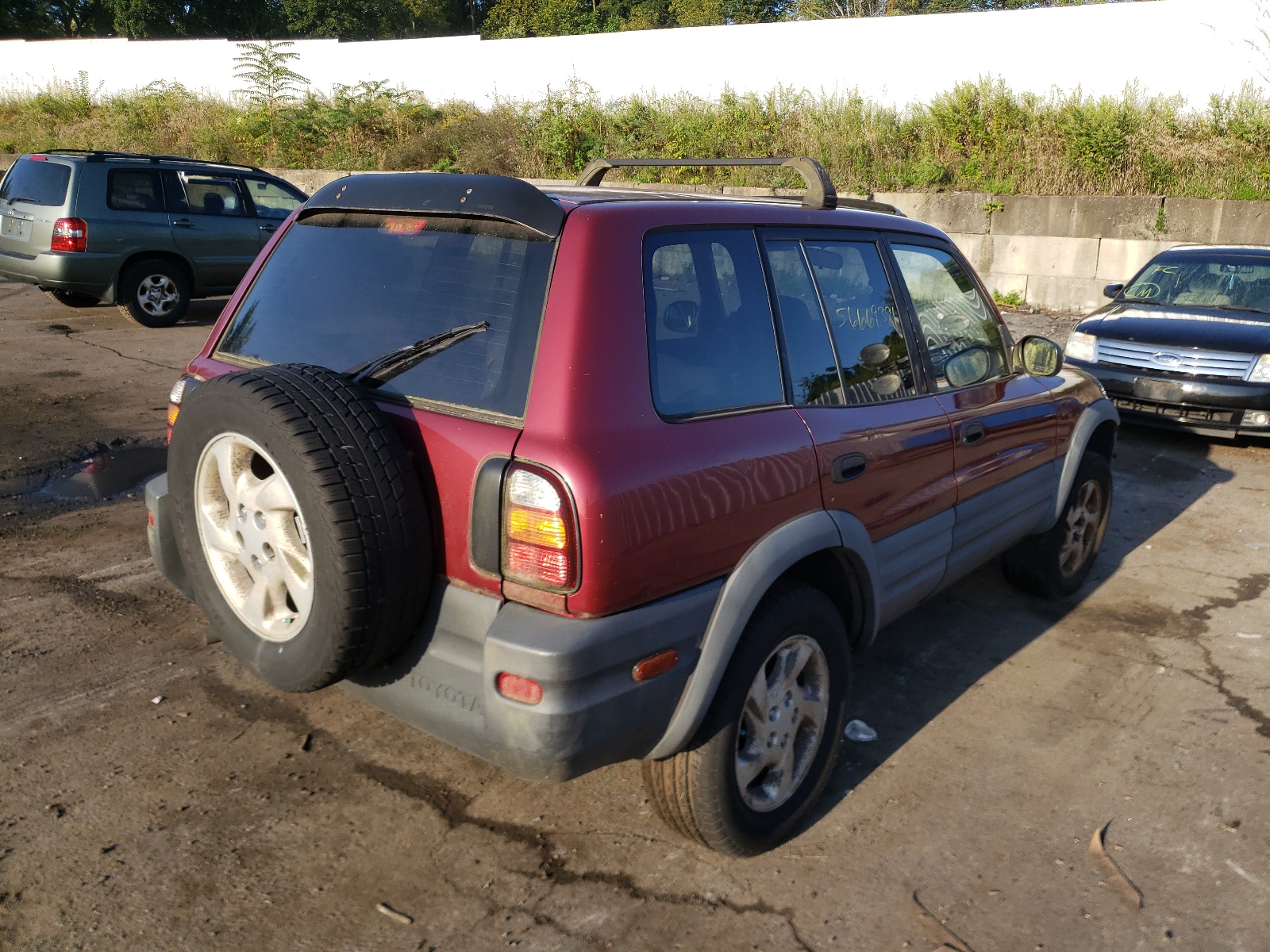 Photo 4 from auction – 1998 TOYOTA RAV4 with VIN JT3HP10V2W0167067