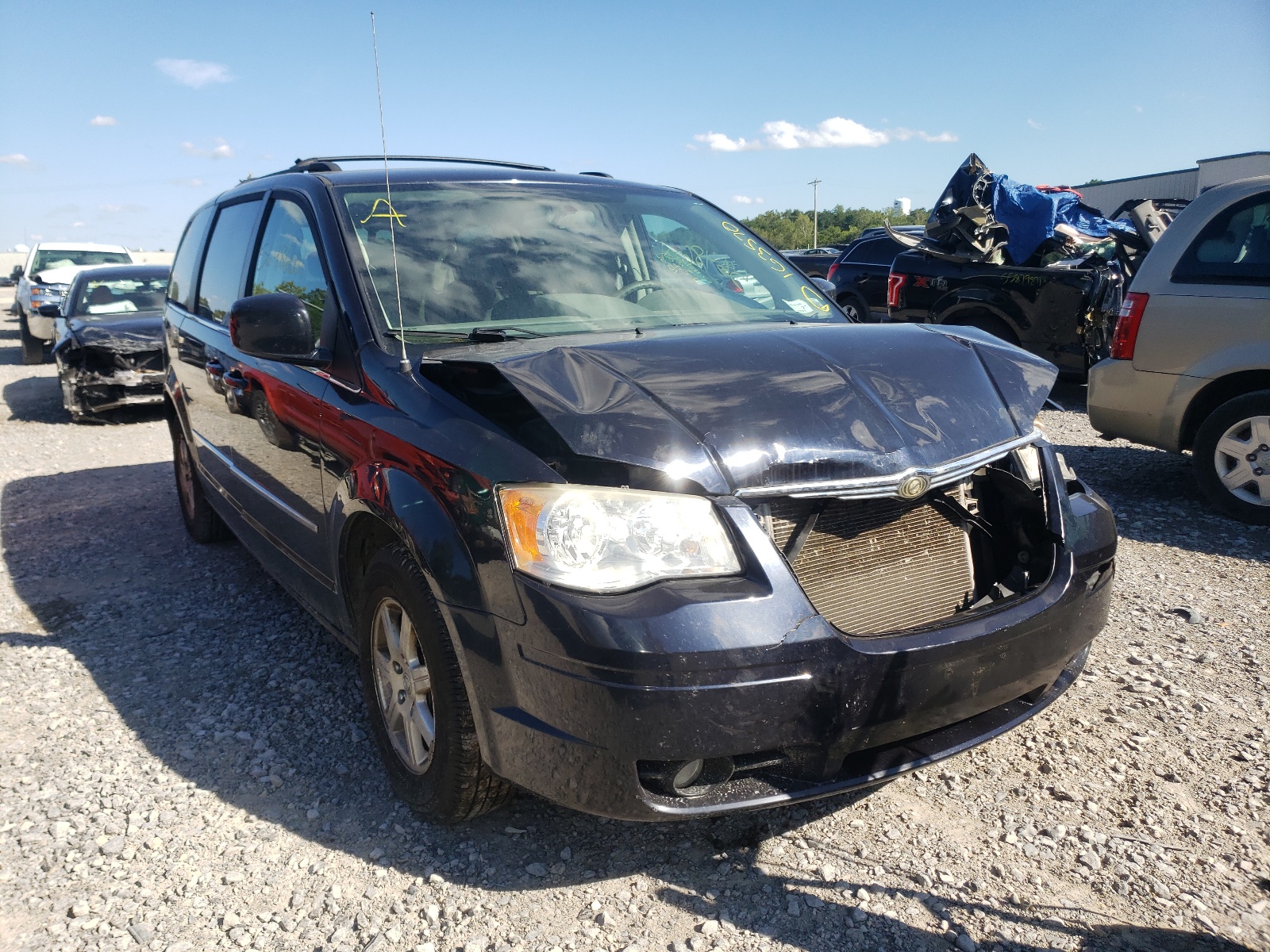 Photo 1 from auction – 2010 CHRYSLER TOWN & COU with VIN 2A4RR5DX0AR141105