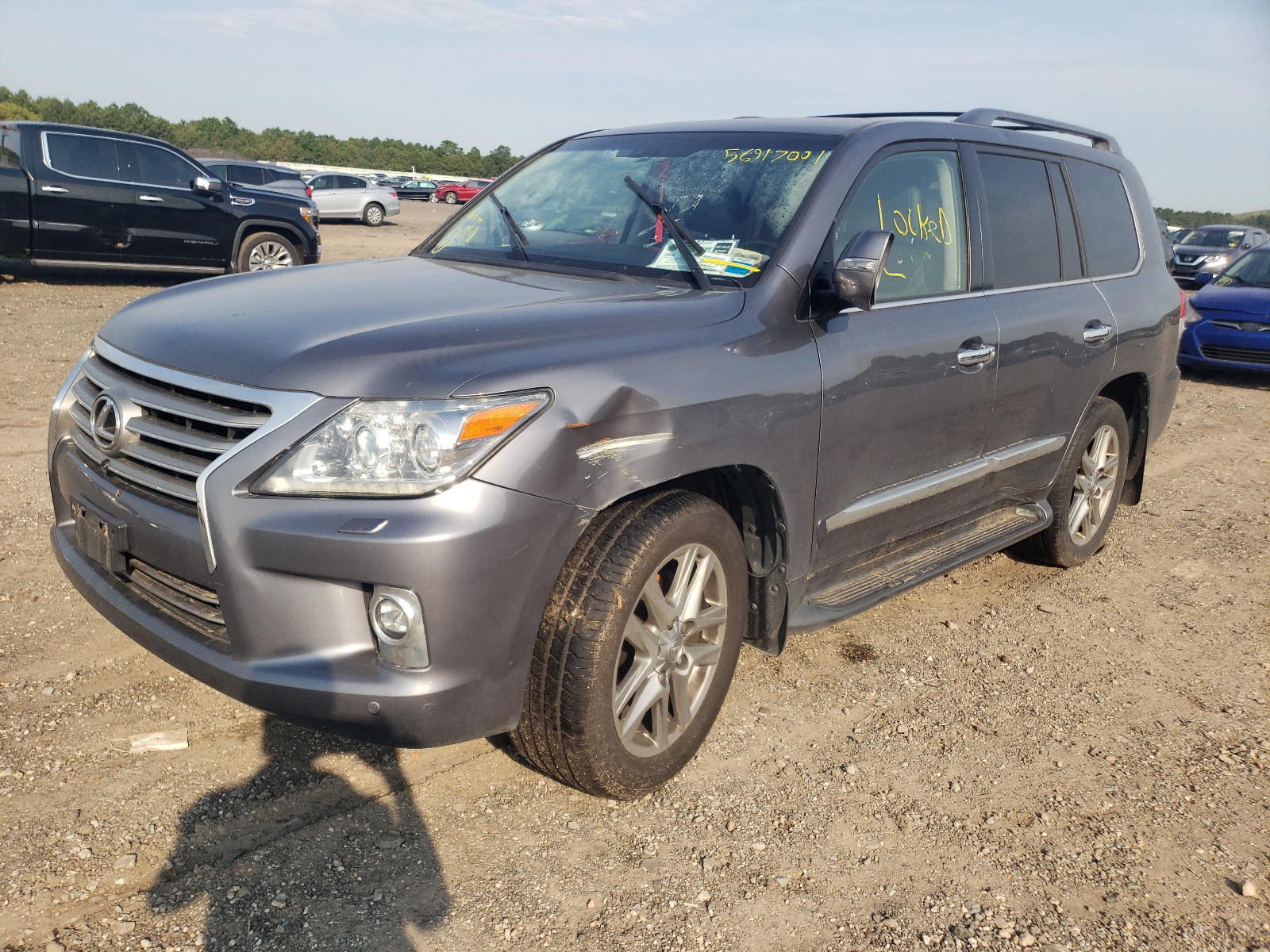 Photo 2 from auction – 2015 LEXUS LX 570 with VIN JTJHY7AX2F4173582