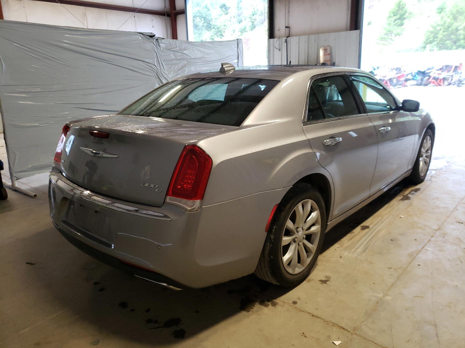 Photo 4 from auction – 2017 CHRYSLER 300C with VIN 2C3CCAKG2HH571294