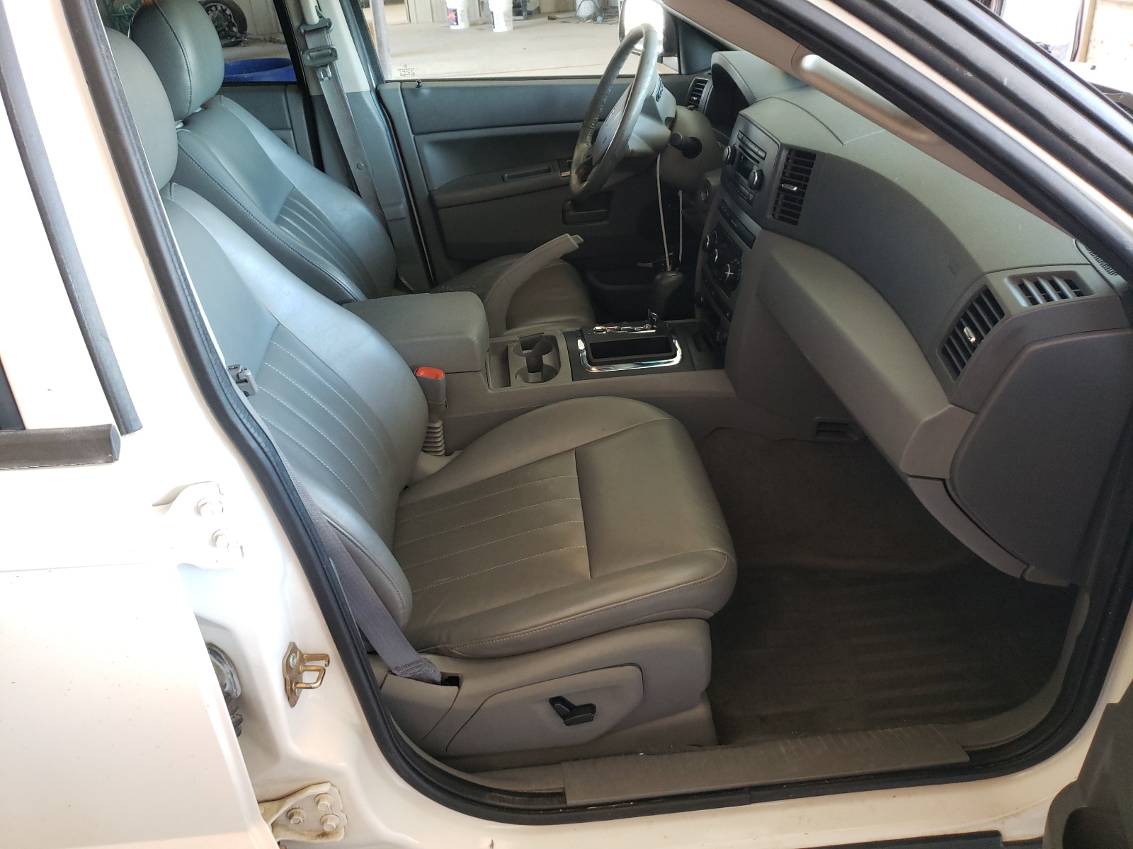 Photo 5 from auction – 2007 JEEP GRAND CHER with VIN 1J8HS48P77C591287