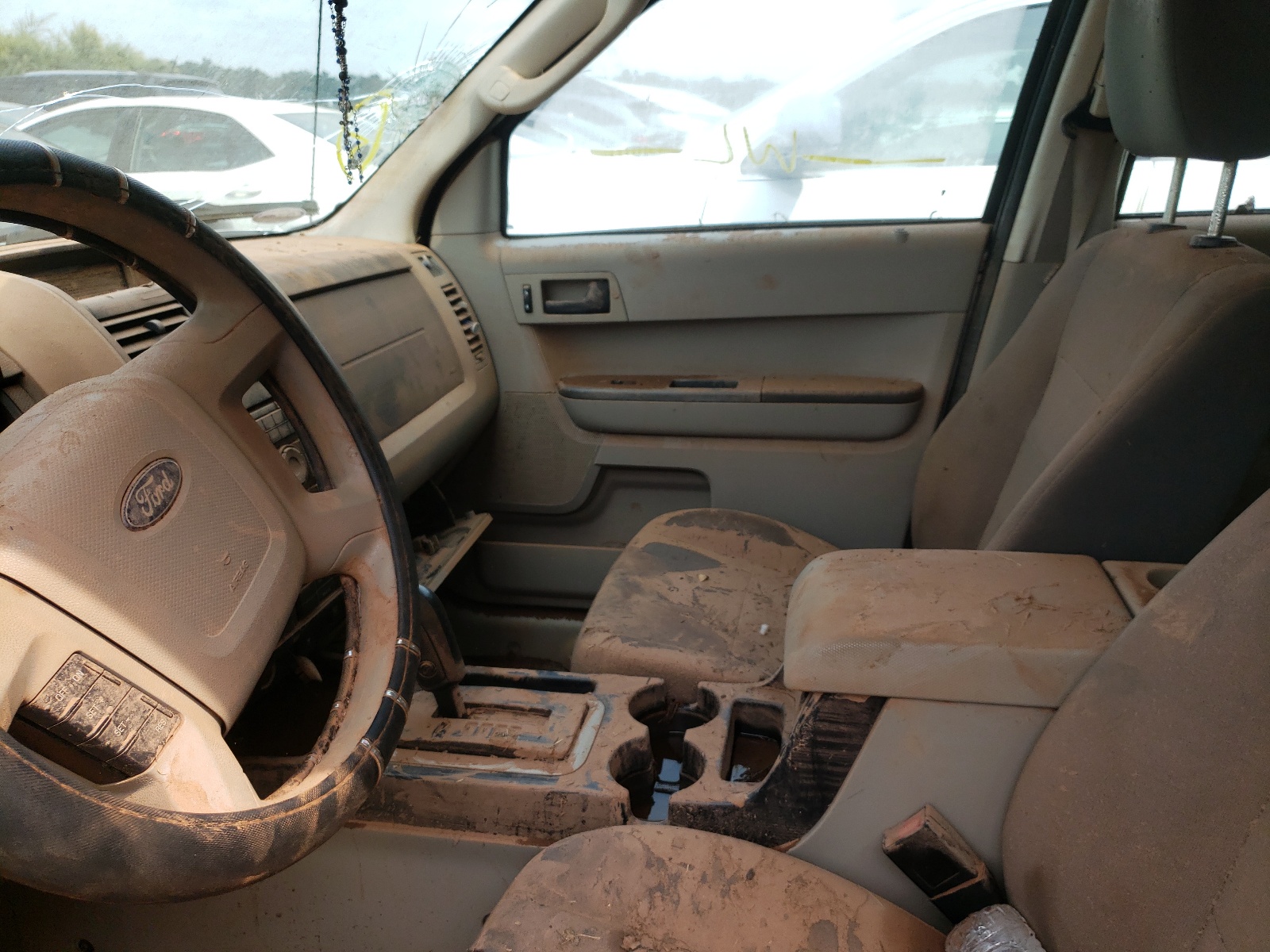 Photo 5 from auction – 2010 FORD ESCAPE XLS with VIN 1FMCU0C70AKC25109