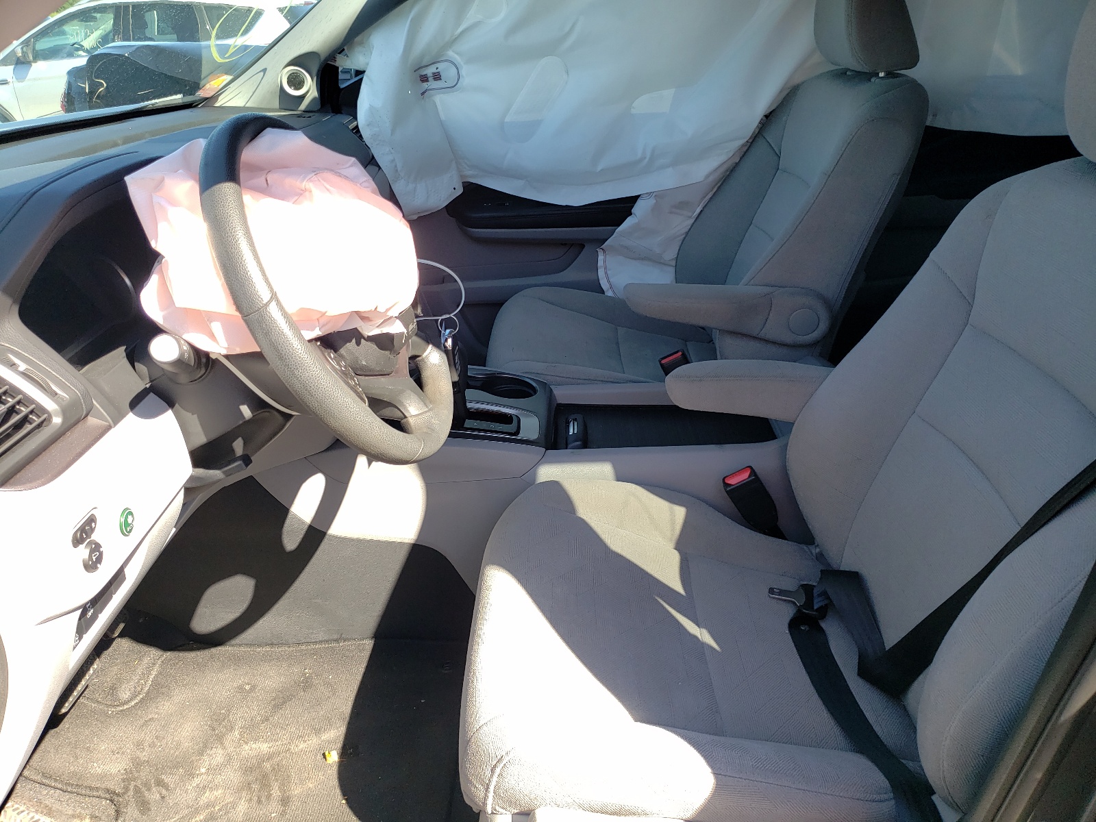 Photo 5 from auction – 2019 HONDA PILOT LX with VIN 5FNYF6H10KB100055