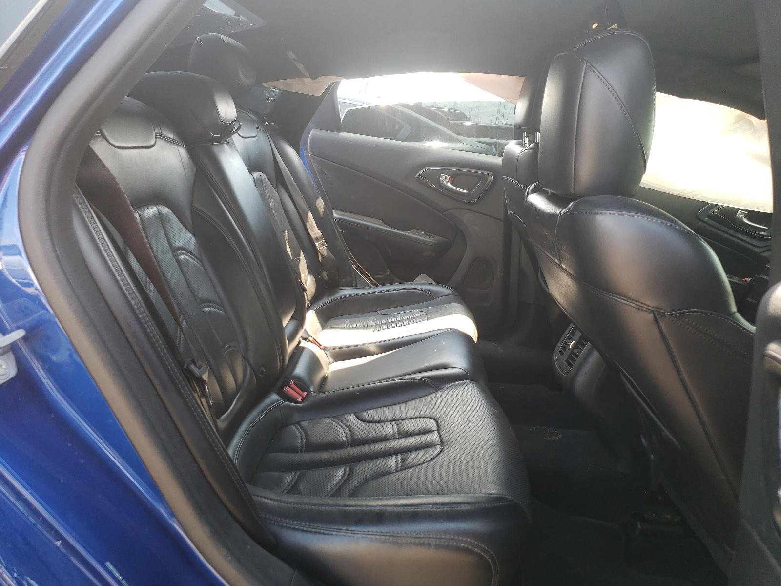 Photo 6 from auction – 2015 CHRYSLER 200 S with VIN 1C3CCCBB5FN646722