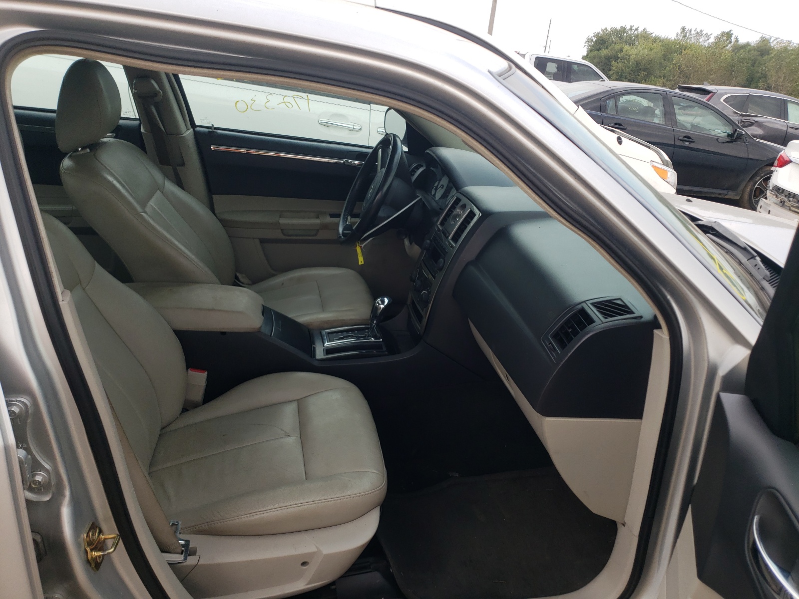 Photo 5 from auction – 2005 CHRYSLER 300 TOURIN with VIN 2C3JA53G85H120577