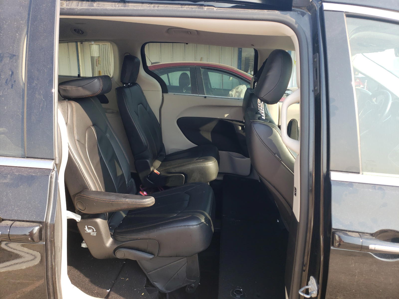 Photo 6 from auction – 2017 CHRYSLER PACIFICA T with VIN 2C4RC1BG0HR501339