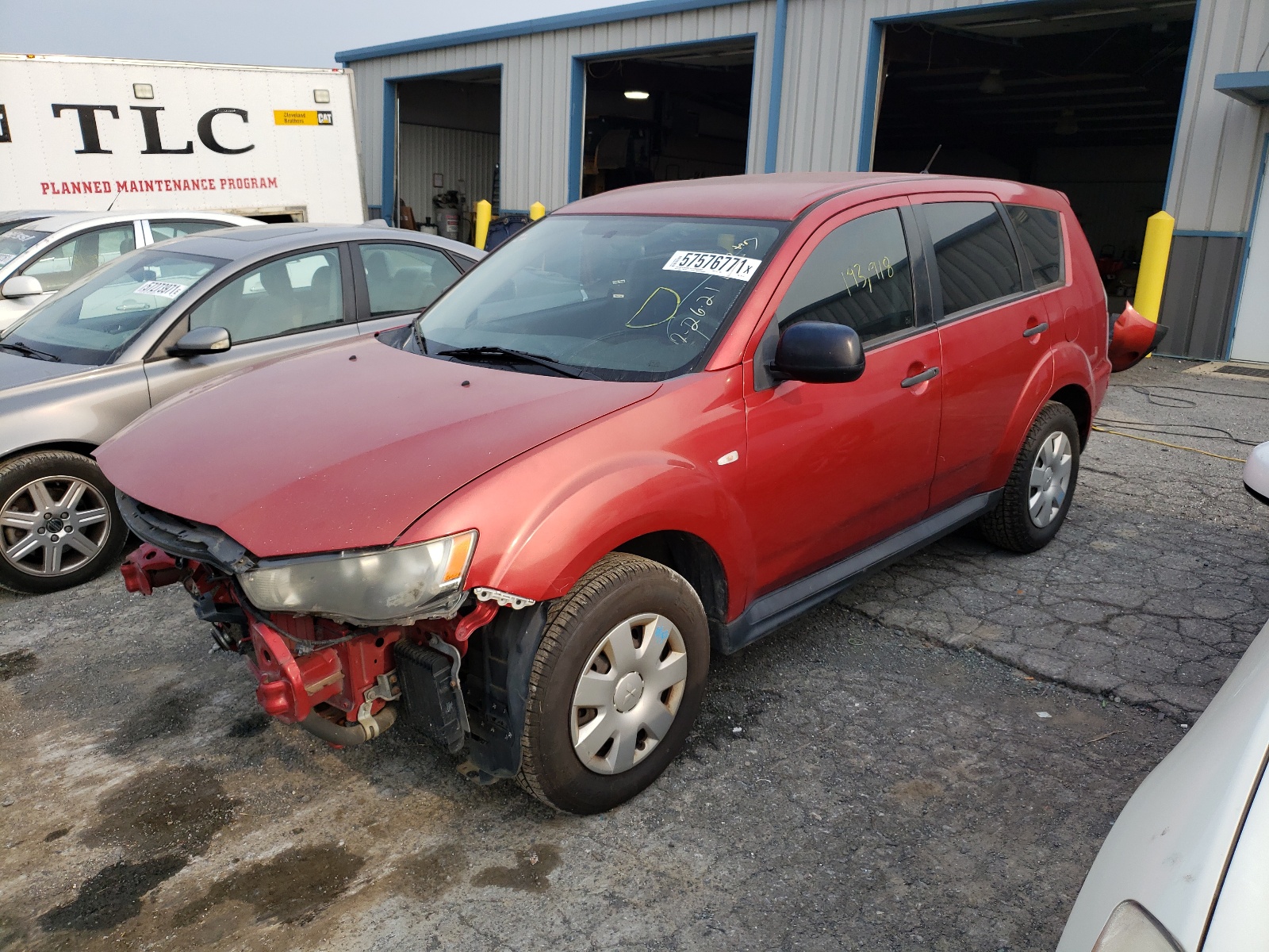 Photo 2 from auction – 2010 MITSUBISHI OUTLANDER with VIN JA4AS2AW9AZ001183
