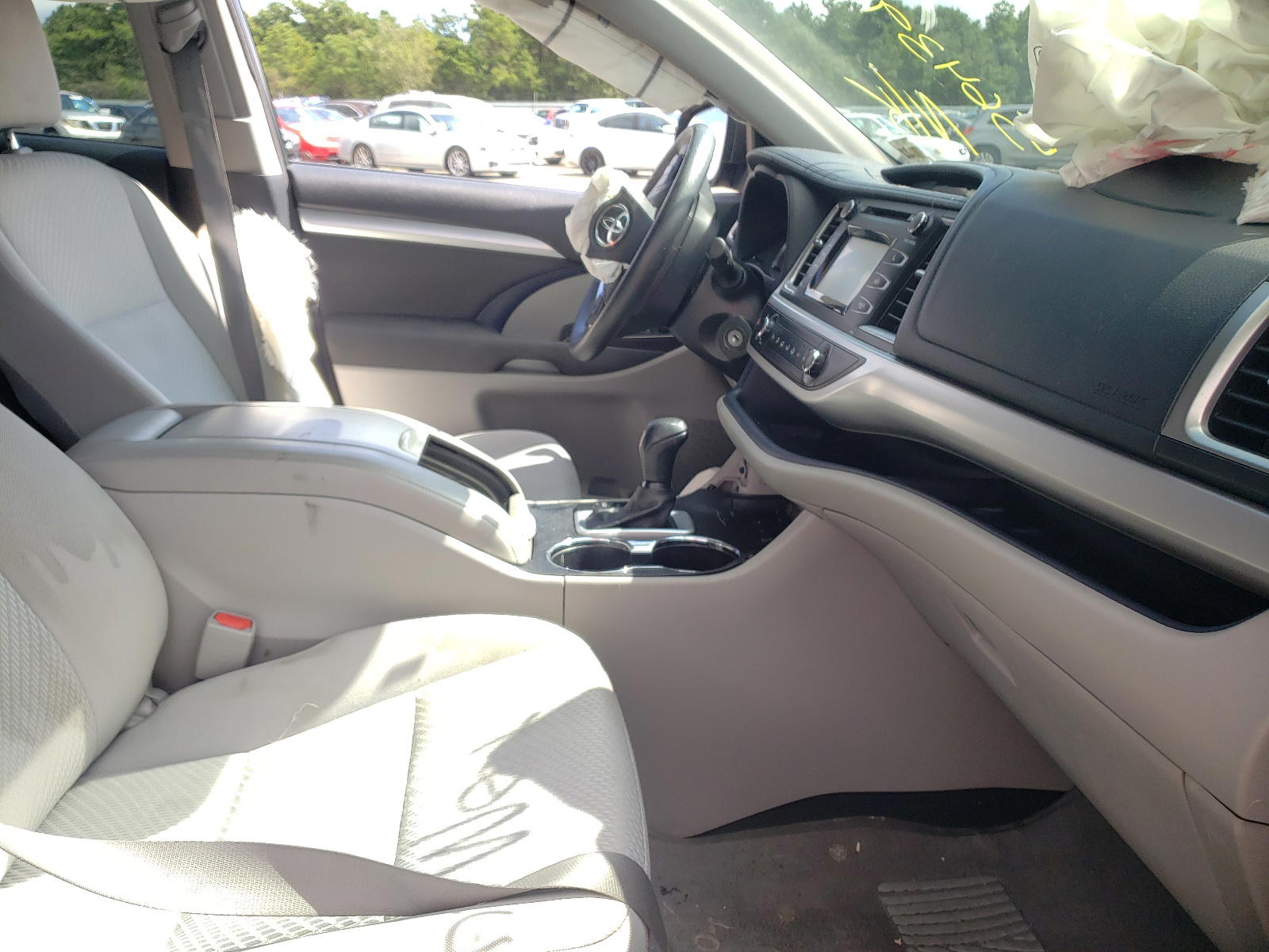 Photo 5 from auction – 2017 TOYOTA HIGHLANDER with VIN 5TDBZRFH9HS400454