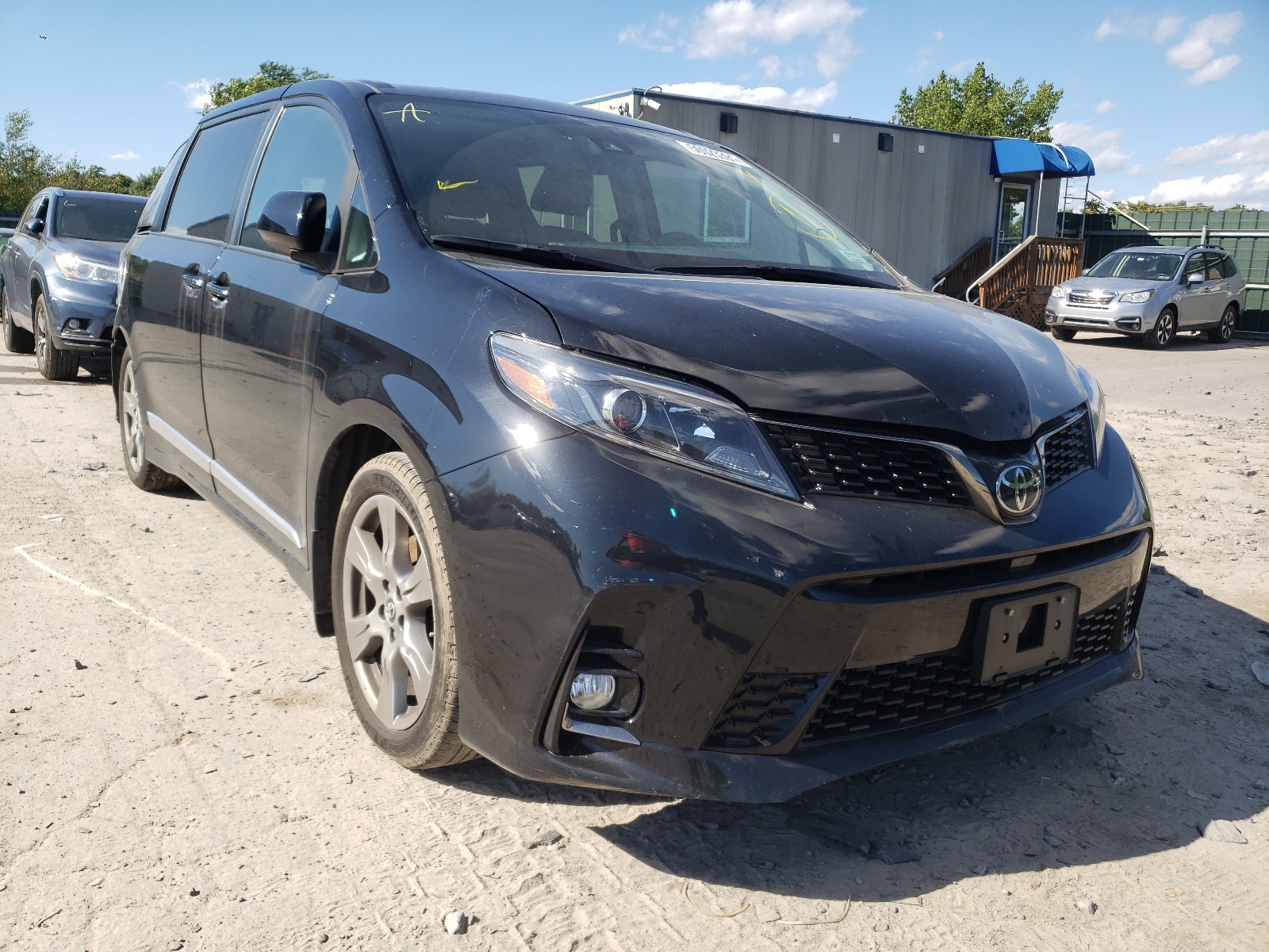 TOYOTA SIENNA SE 2018 with VIN 5TDXZ3DC7JS953930 - Photo from auction