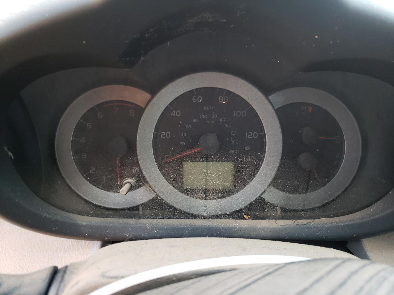 Photo 8 from auction – 2007 TOYOTA RAV4 with VIN JTMBD33V575070077