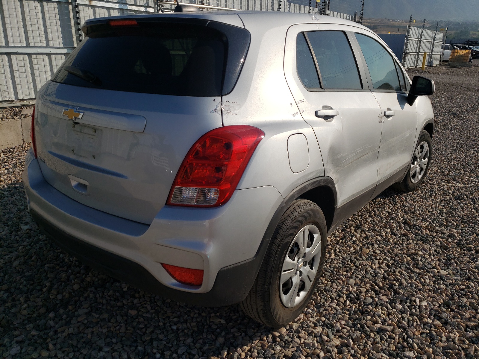 Photo 4 from auction – 2018 CHEVROLET TRAX with VIN 3GNCJKSB8JL166850