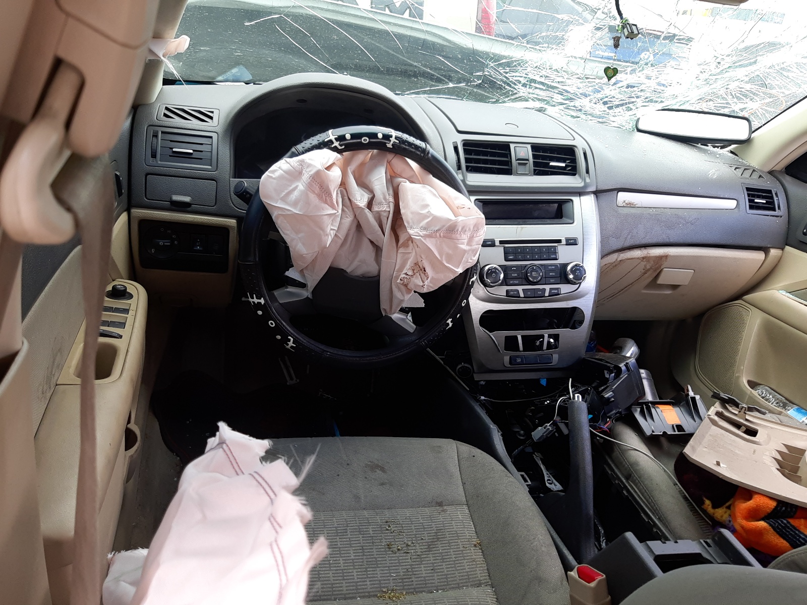 Photo 9 from auction – 2012 FORD FUSION SE with VIN 3FAHP0HA8CR416092