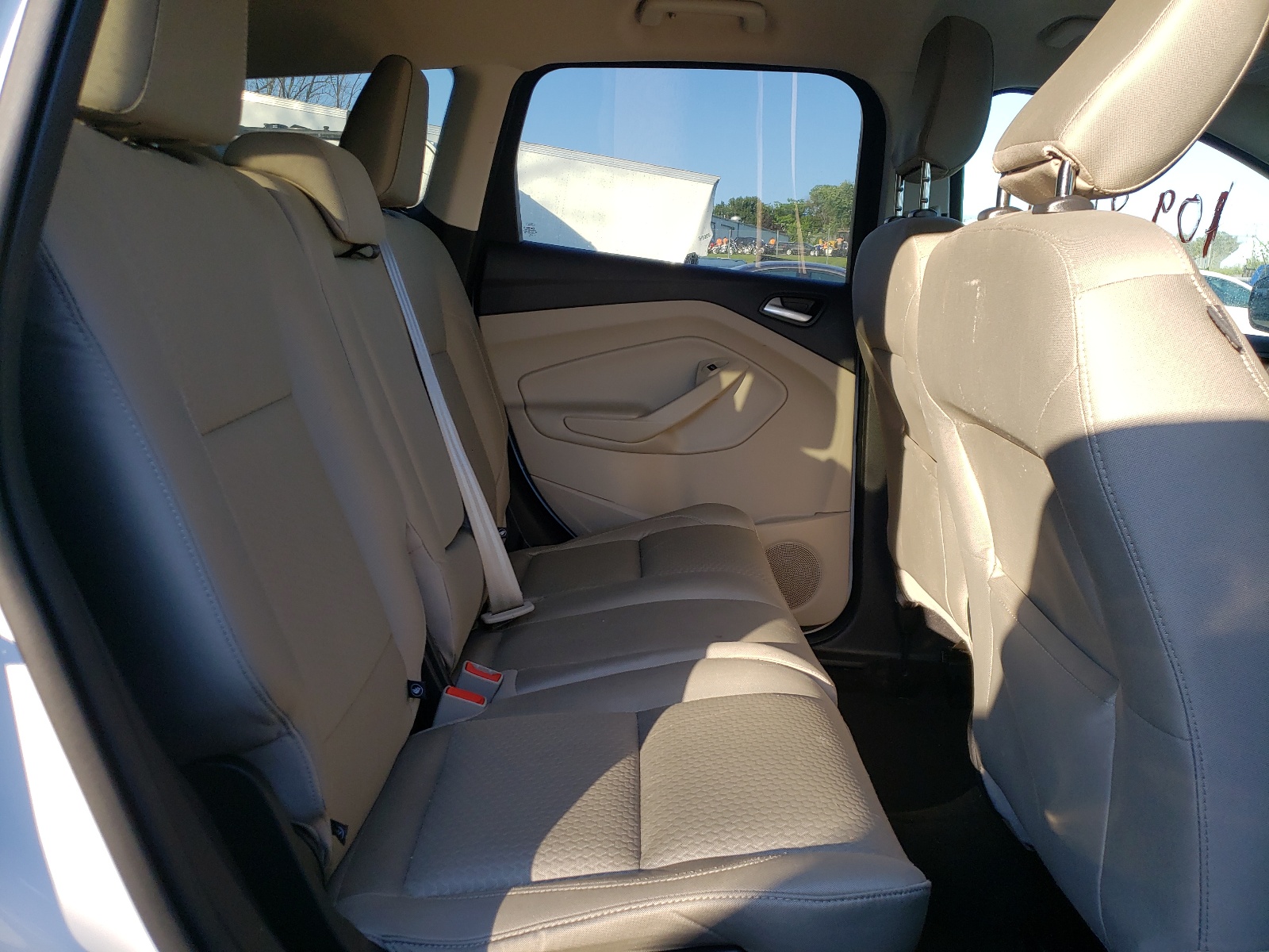 Photo 6 from auction – 2018 FORD ESCAPE SE with VIN 1FMCU9GD0JUA32760