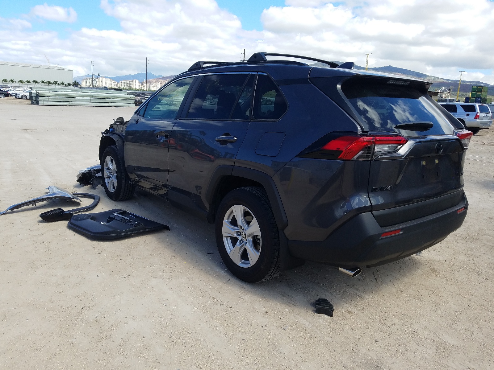 Photo 3 from auction – 2021 TOYOTA RAV4 XLE with VIN JTMW1RFVXMJ022912