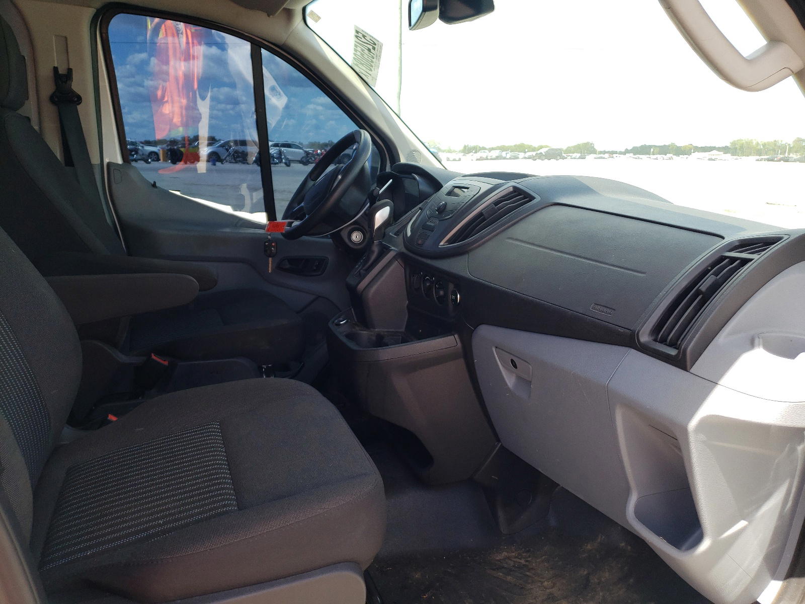 Photo 5 from auction – 2019 FORD TRANSIT T- with VIN 1FTYR1YM4KKB20218