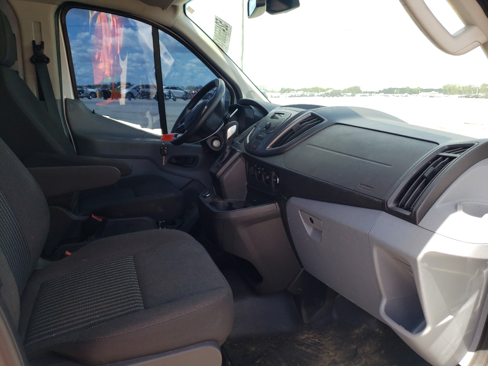 Zdjęcie 5 z aukcji – 2019 FORD TRANSIT T- z VIN 1FTYR1YM4KKB20218