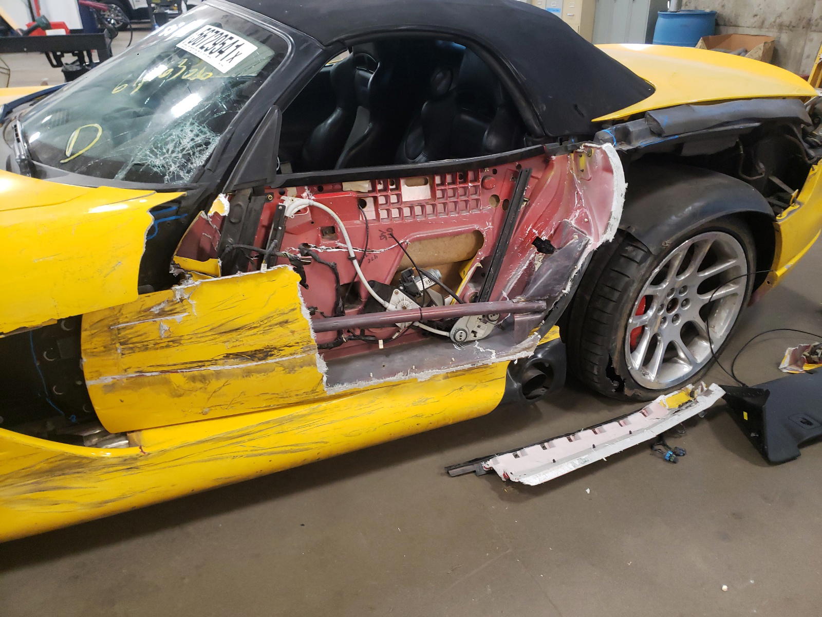 Photo 9 from auction – 2004 DODGE VIPER SRT- with VIN 1B3JZ65Z14V101644
