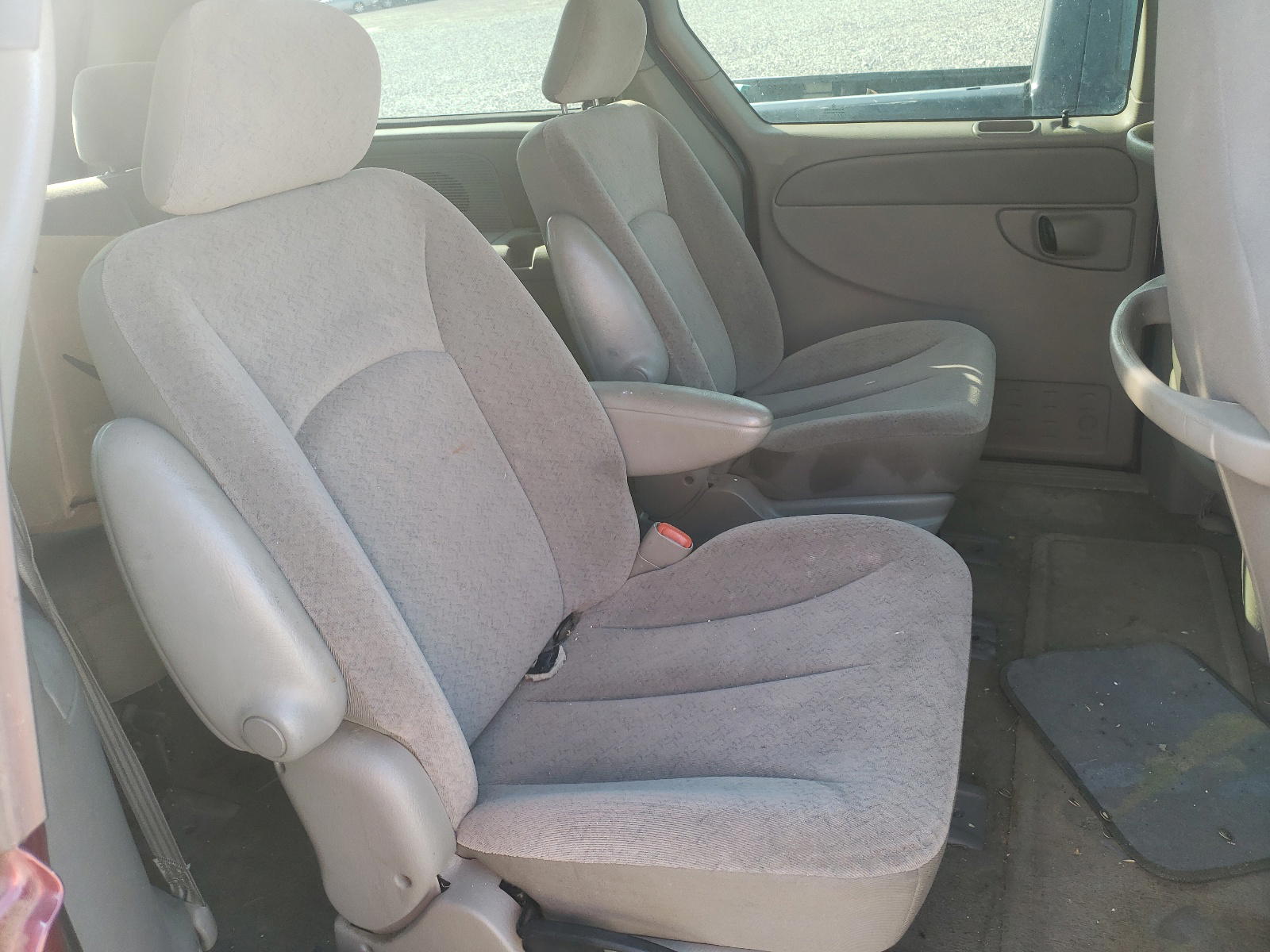 Photo 6 from auction – 2002 DODGE GRAND CARA with VIN 1B4GP44R32B582593