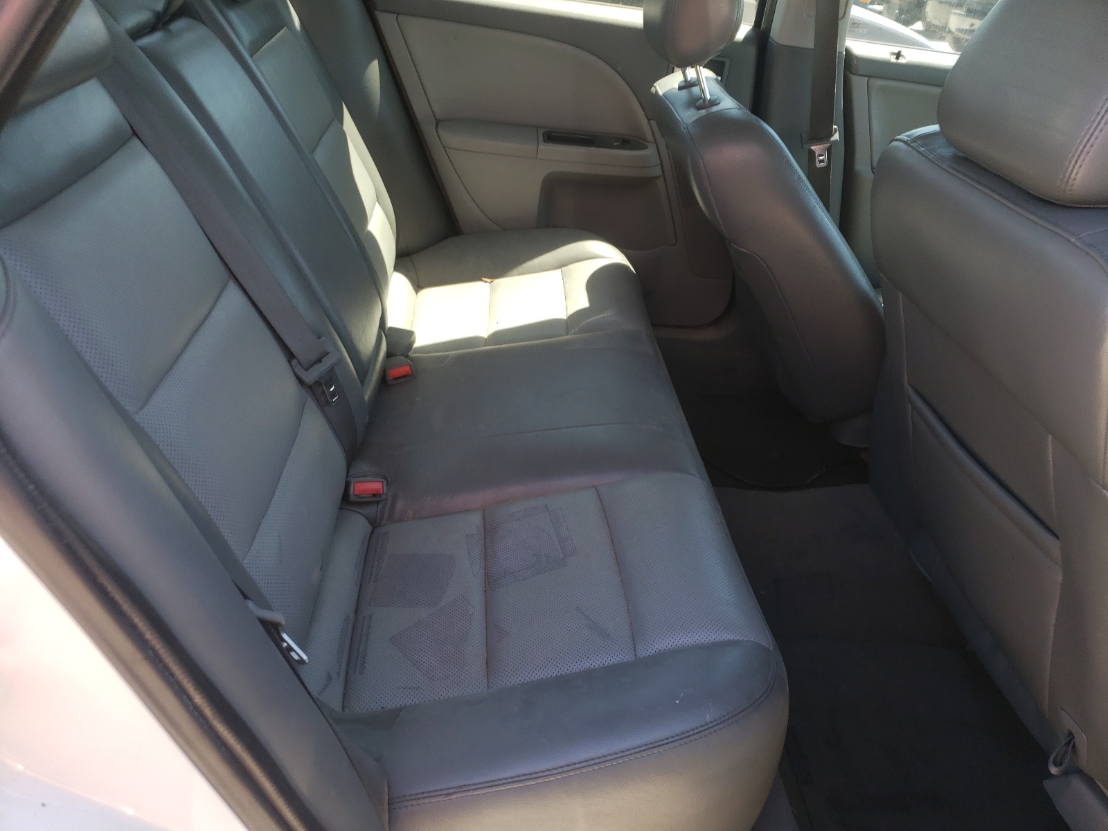 Photo 6 from auction – 2005 MERCURY MONTEGO PR with VIN 1MEHM43185G612737