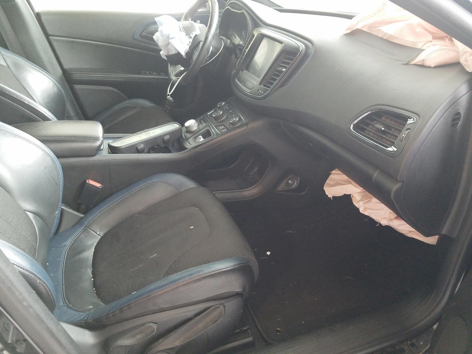 Photo 5 from auction – 2015 CHRYSLER 200 S with VIN 1C3CCCBG4FN597511