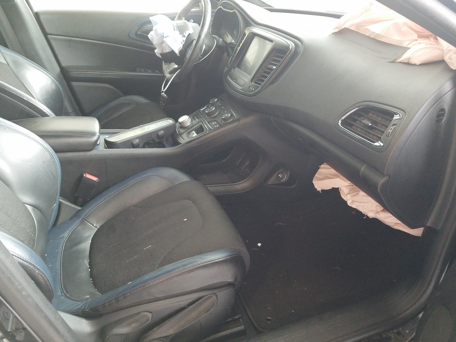 صورة رقم 5 من المزاد - 2015 CHRYSLER 200 S مع VIN 1C3CCCBG4FN597511