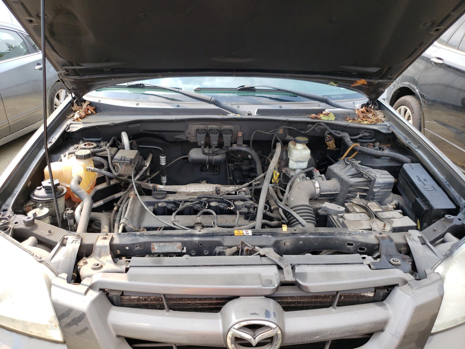 Photo 7 from auction – 2005 MAZDA TRIBUTE I with VIN 4F2YZ92Z75KM62396