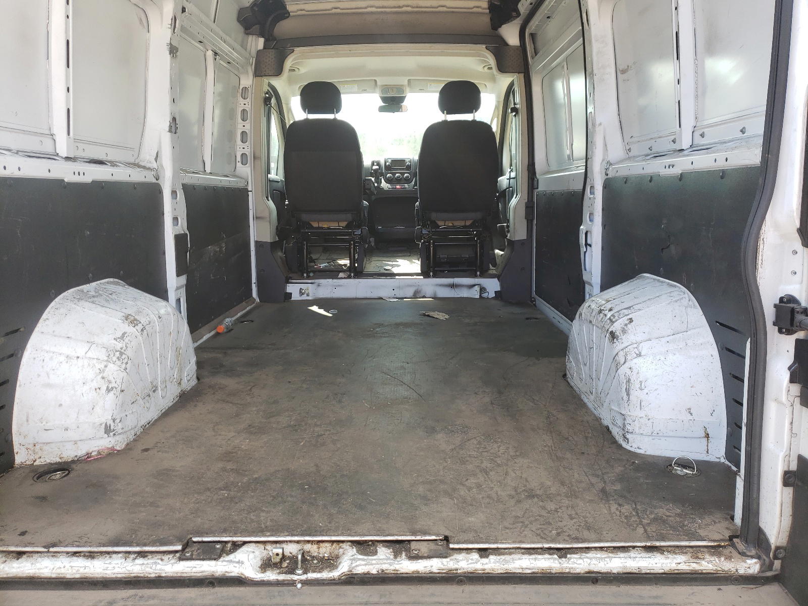 Photo 9 from auction – 2019 RAM PROMASTER with VIN 3C6TRVCG8KE563694