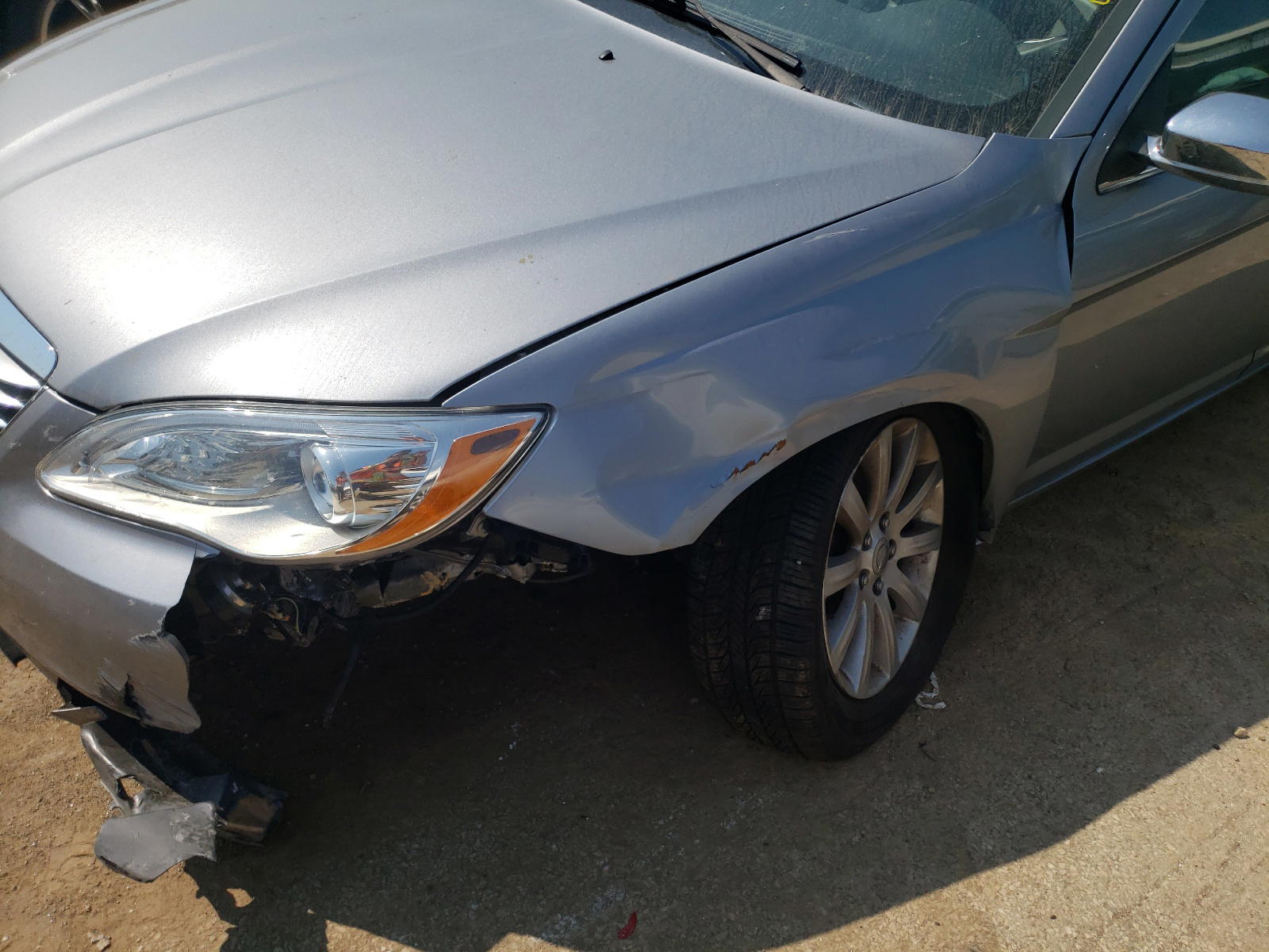 Photo 9 from auction – 2013 CHRYSLER 200 LIMITE with VIN 1C3CCBCG3DN612375