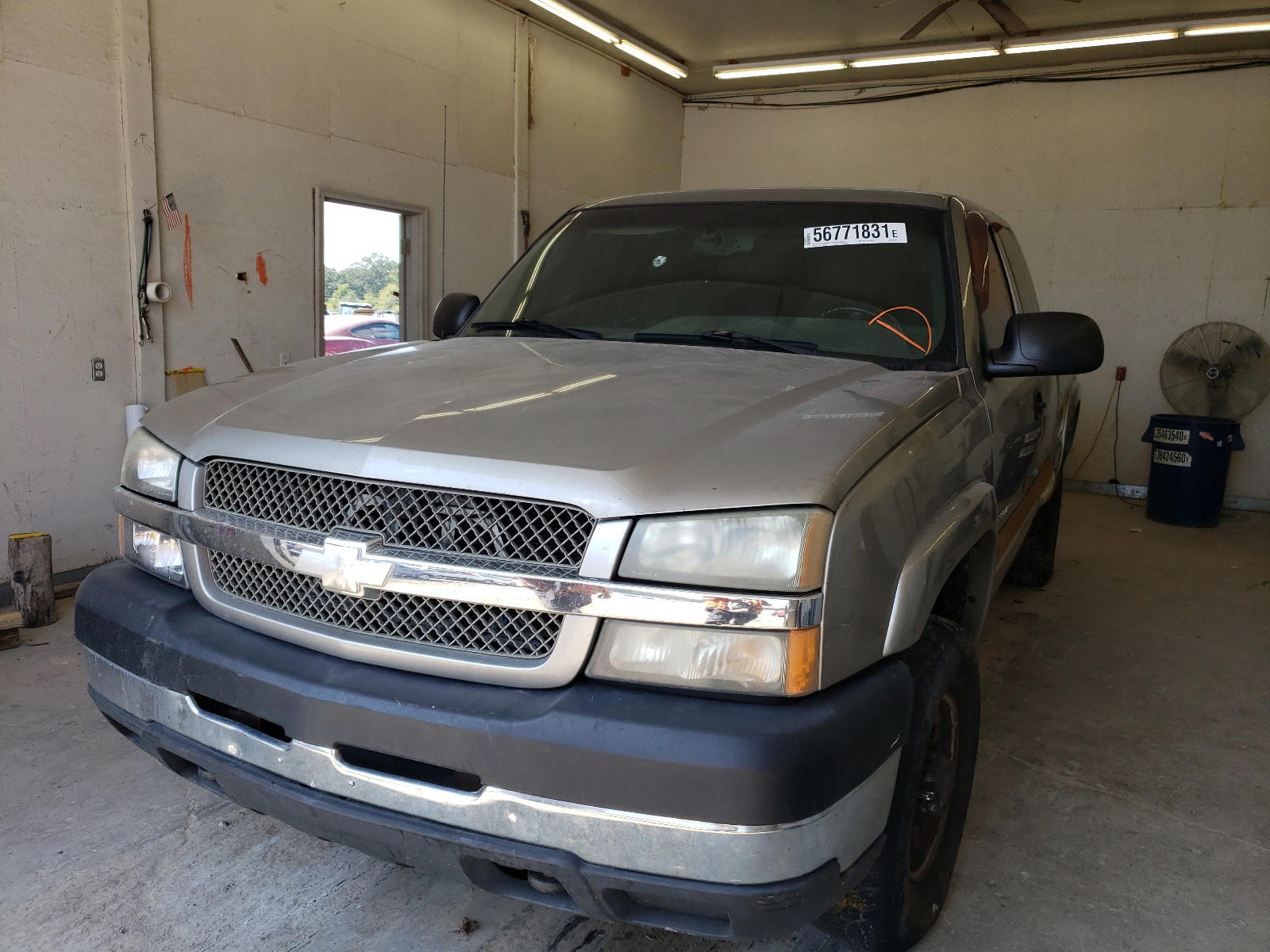 Photo 2 from auction – 2003 CHEVROLET SILVERADO with VIN 1GCHK29UX3E347518