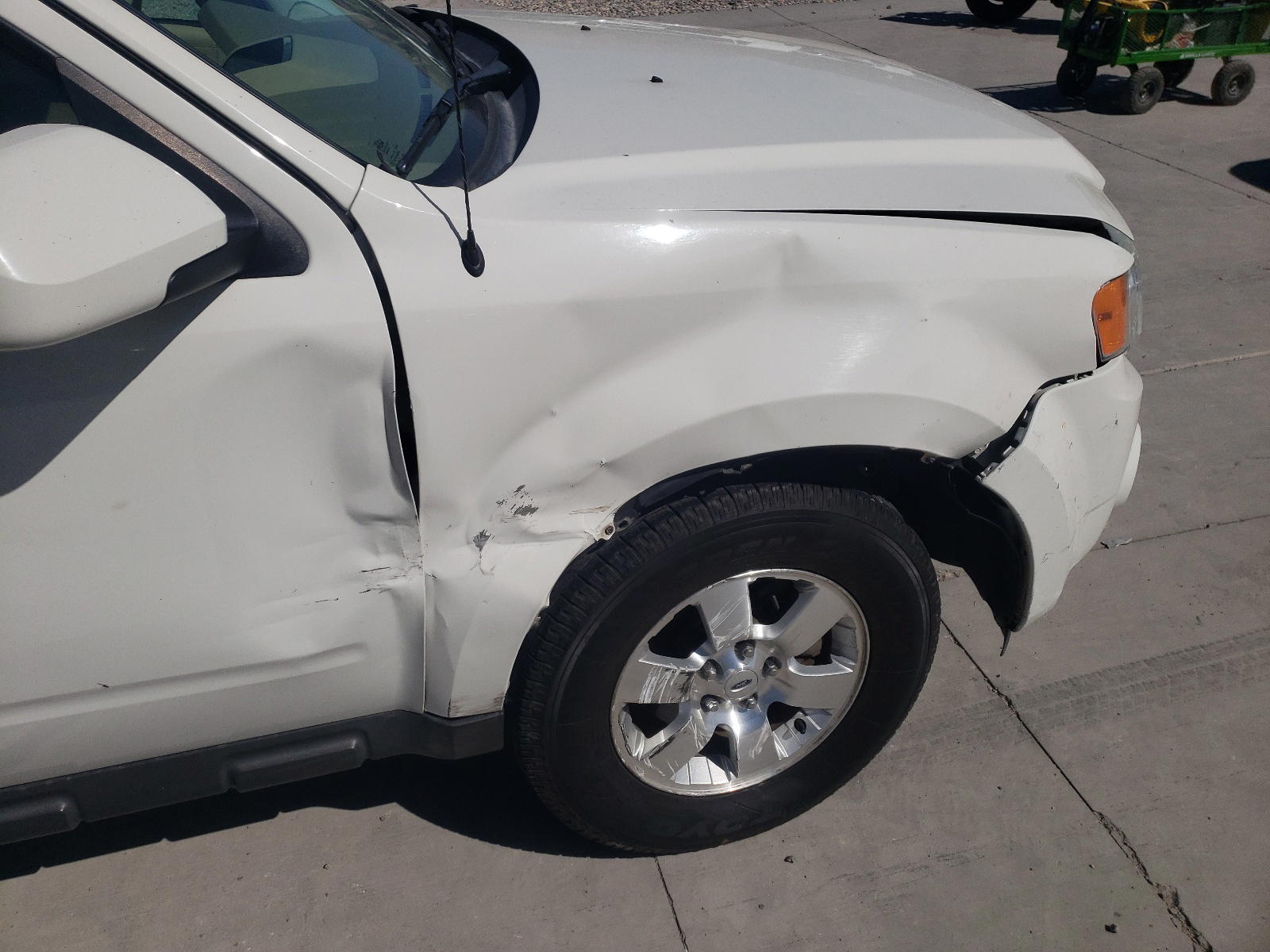 Photo 9 from auction – 2011 FORD ESCAPE LIM with VIN 1FMCU9E76BKA57396