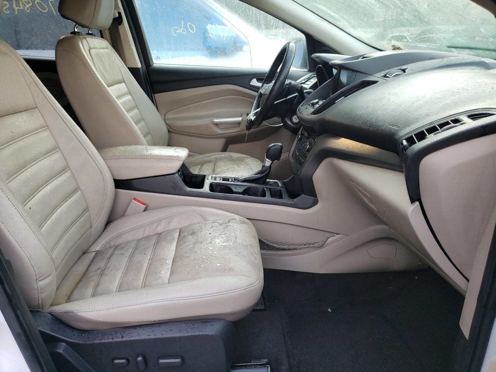 Photo 5 from auction – 2017 FORD ESCAPE SE with VIN 1FMCU9GD1HUD99404