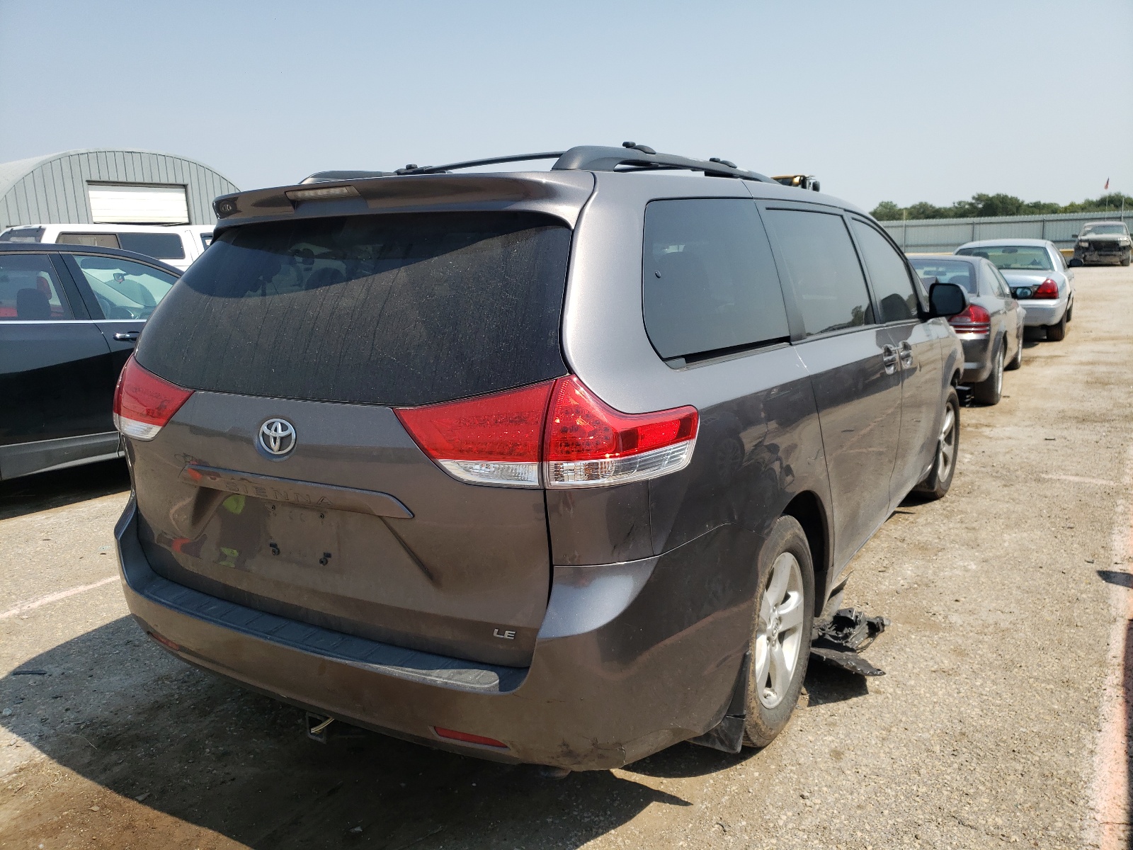 Photo 4 from auction – 2011 TOYOTA SIENNA LE with VIN 5TDKK3DC5BS123107