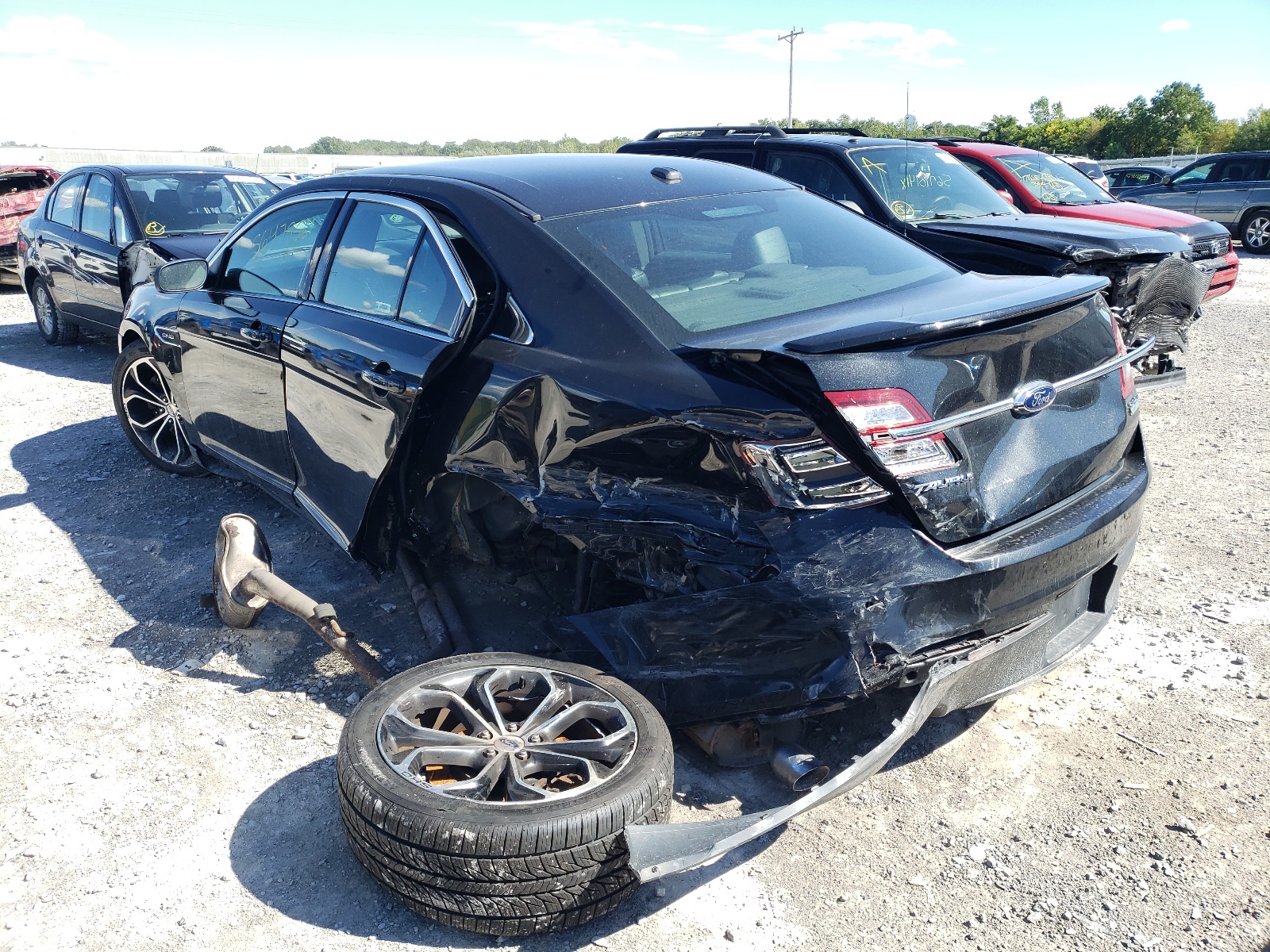 Zdjęcie 3 z aukcji – 2015 FORD TAURUS SHO z VIN 1FAHP2KT7FG143695