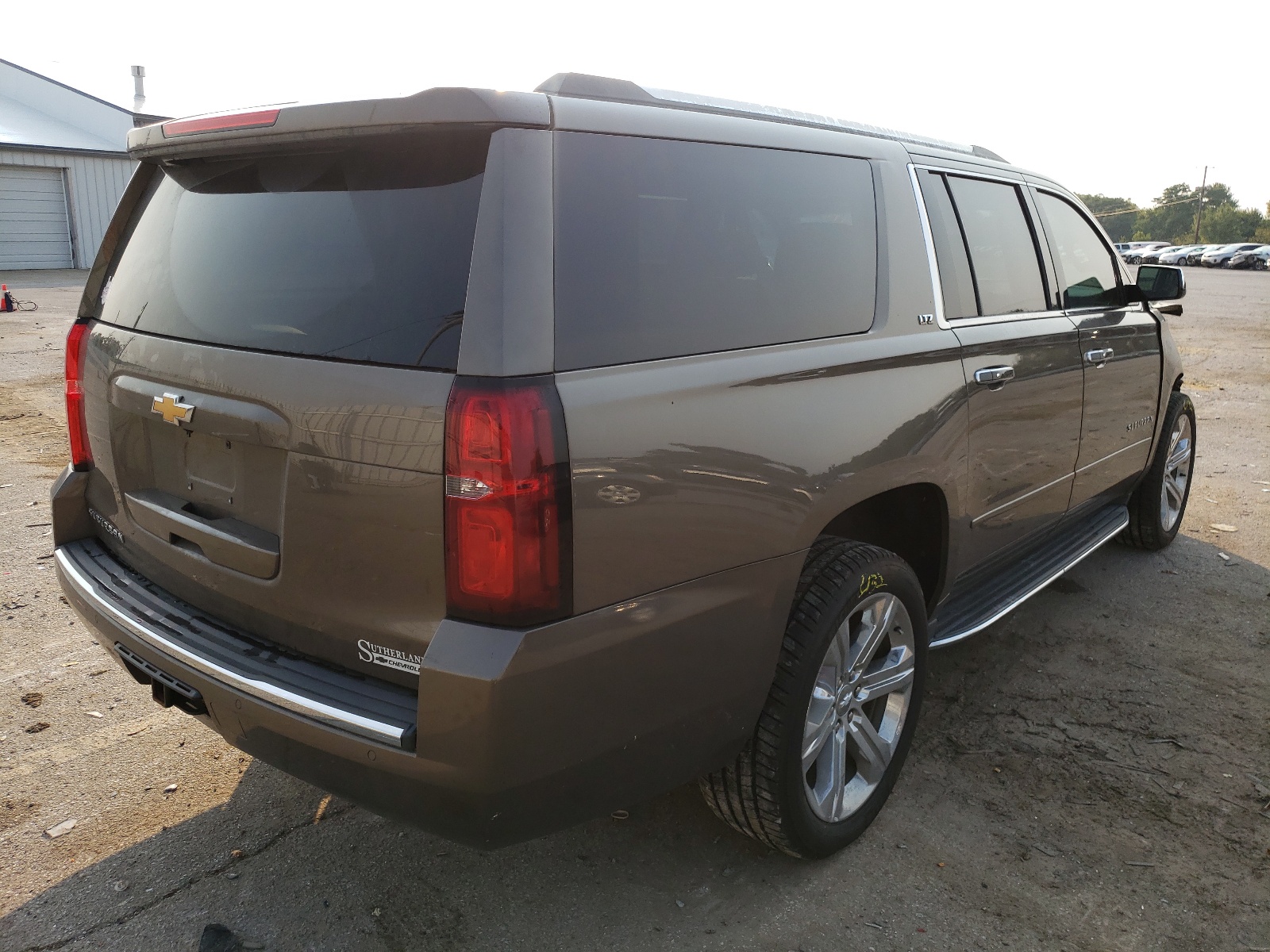 Photo 4 from auction – 2016 CHEVROLET SUBURBAN K with VIN 1GNSKJKC2GR248778