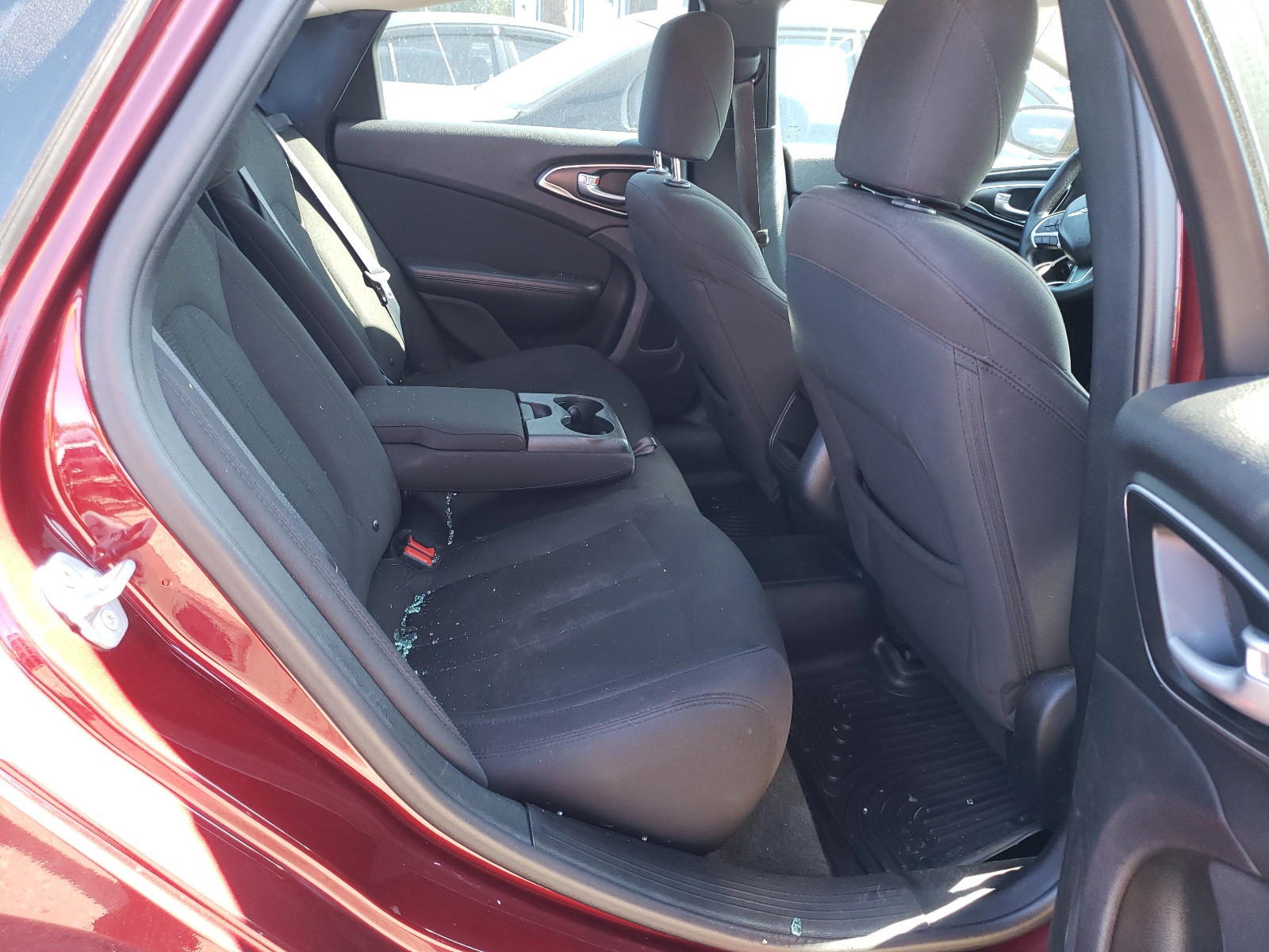 Photo 6 from auction – 2015 CHRYSLER 200 LIMITE with VIN 1C3CCCAB3FN705297