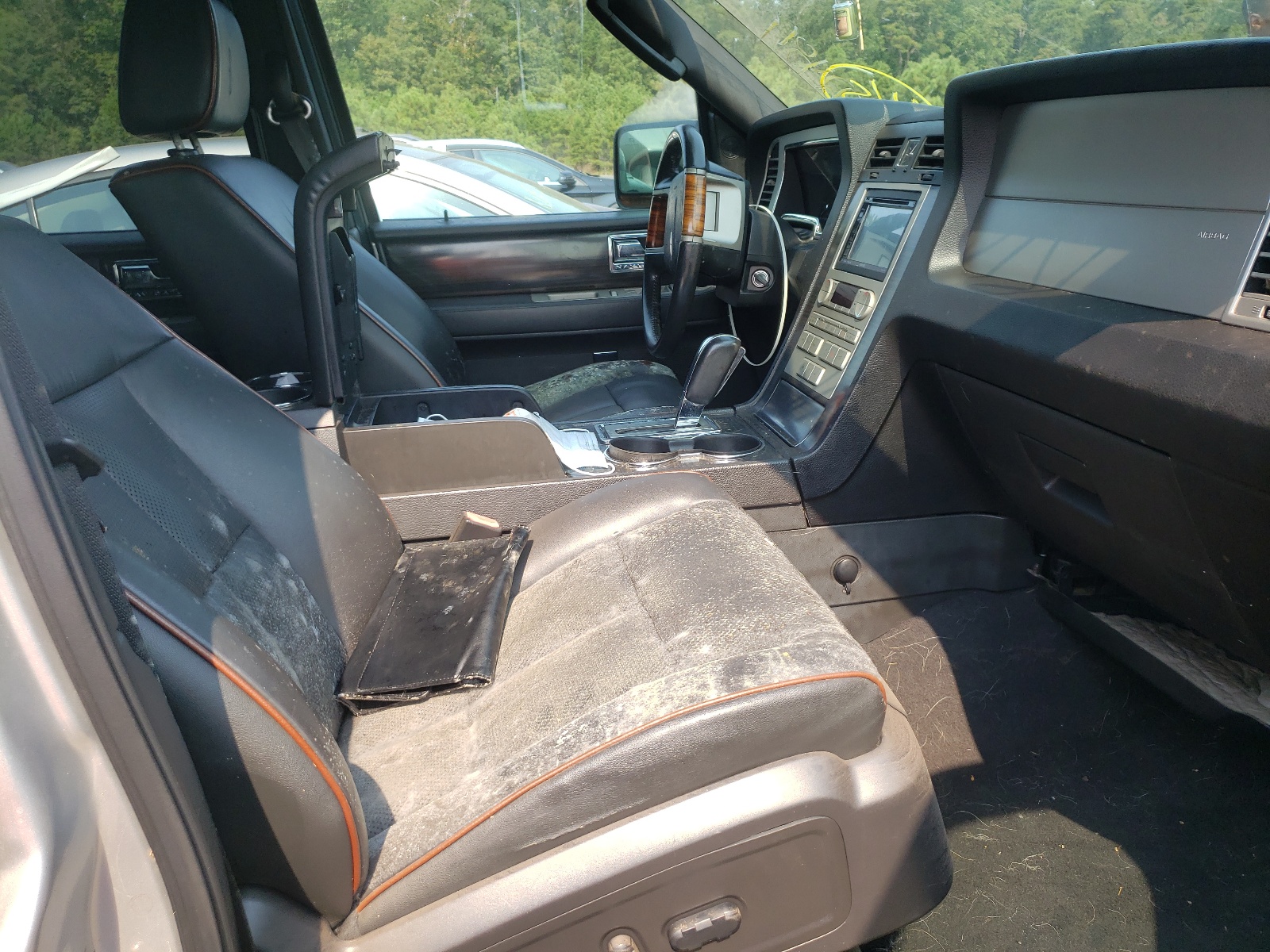Photo 5 from auction – 2007 LINCOLN NAVIGATOR with VIN 5LMFU28507LJ21090