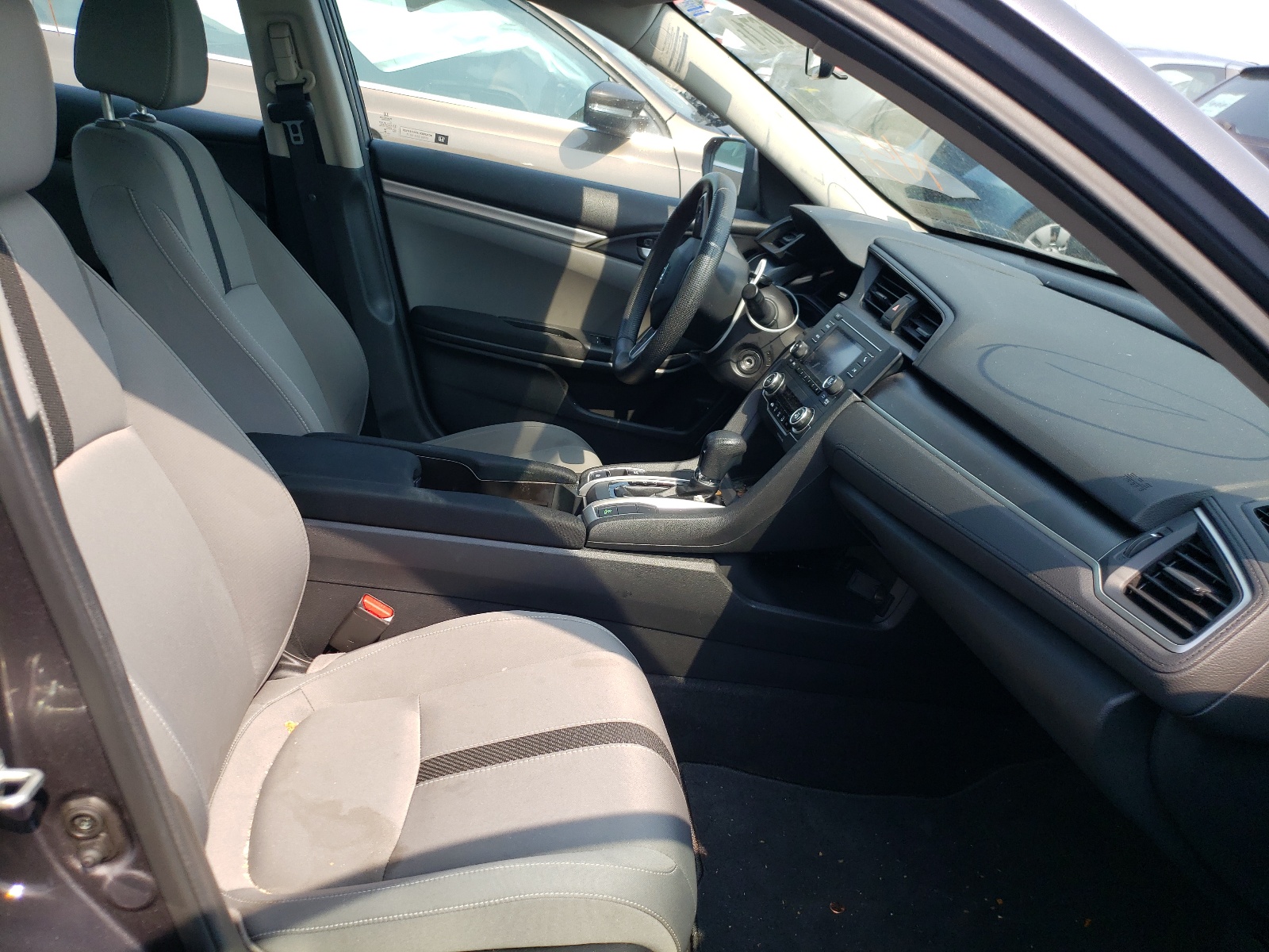 Photo 5 from auction – 2018 HONDA CIVIC LX with VIN 2HGFC2F58HH540012