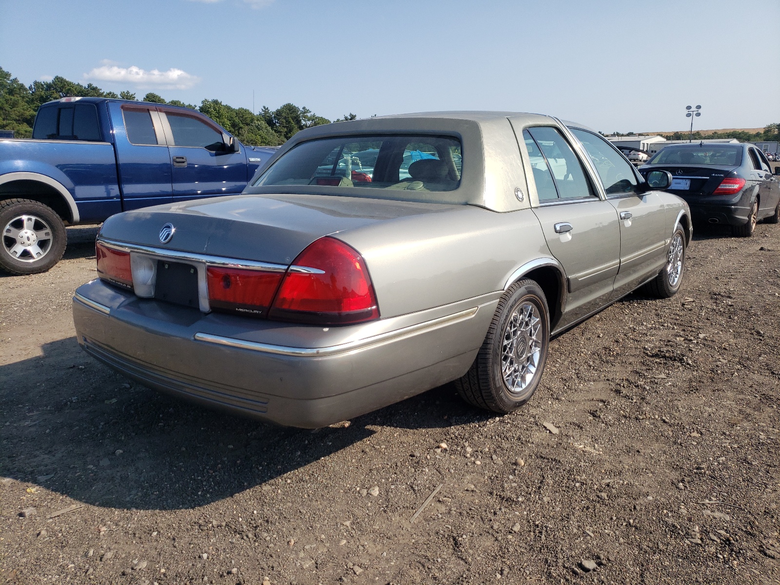 Photo 4 from auction – 2000 MERCURY GRAND MARQ with VIN 2MEFM74W1YX689841