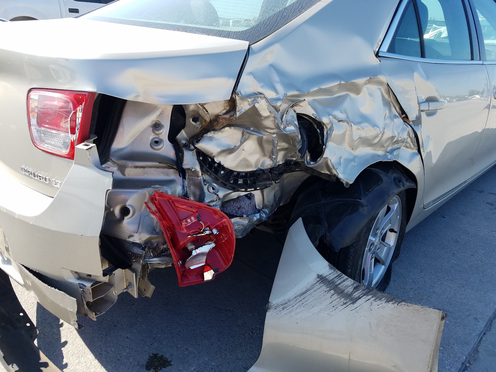 Photo 9 from auction – 2016 CHEVROLET MALIBU LIM with VIN 1G11C5SA7GF141842