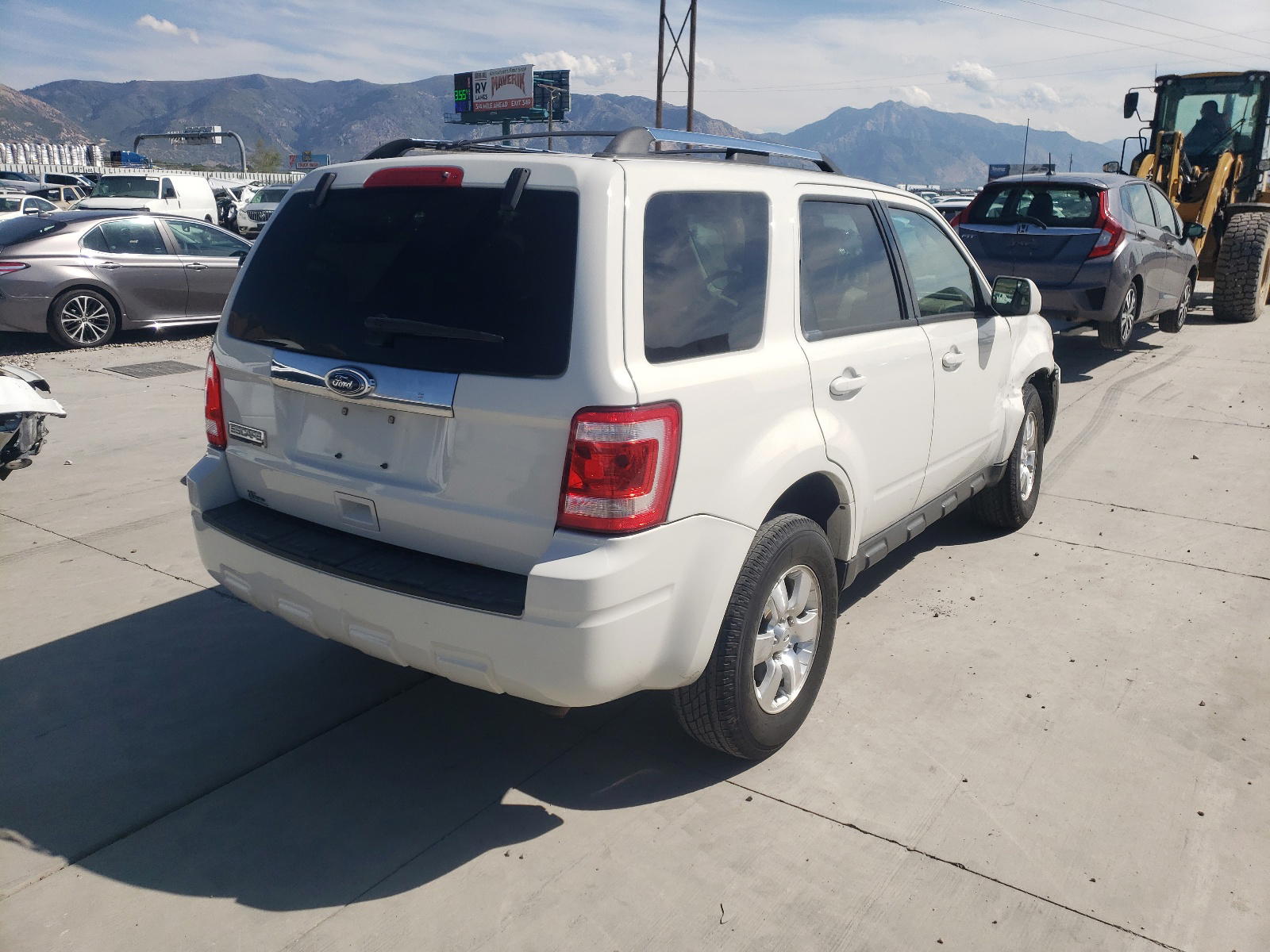 Photo 4 from auction – 2011 FORD ESCAPE LIM with VIN 1FMCU9E76BKA57396